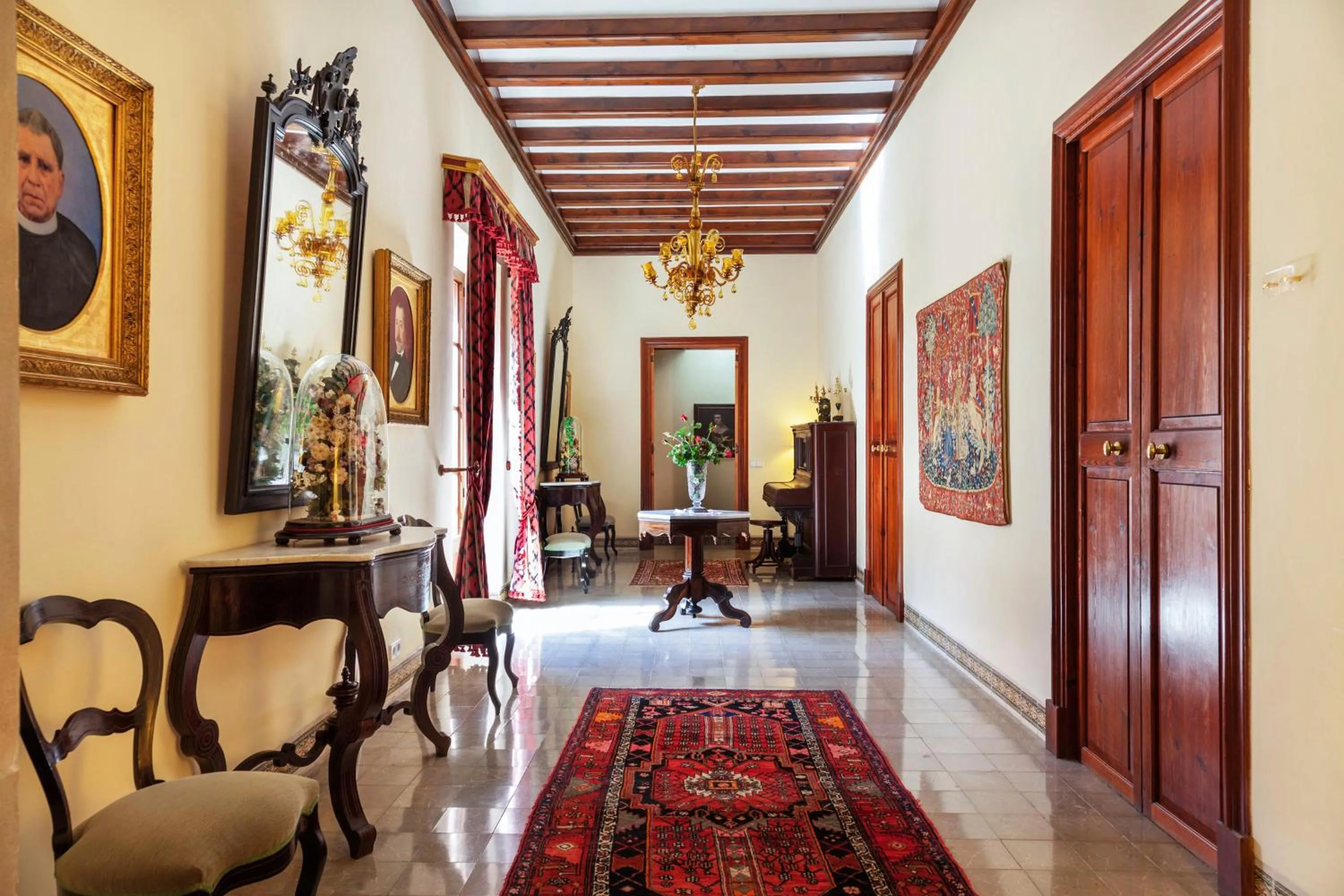 Decorative detail in Hotel Llenaire