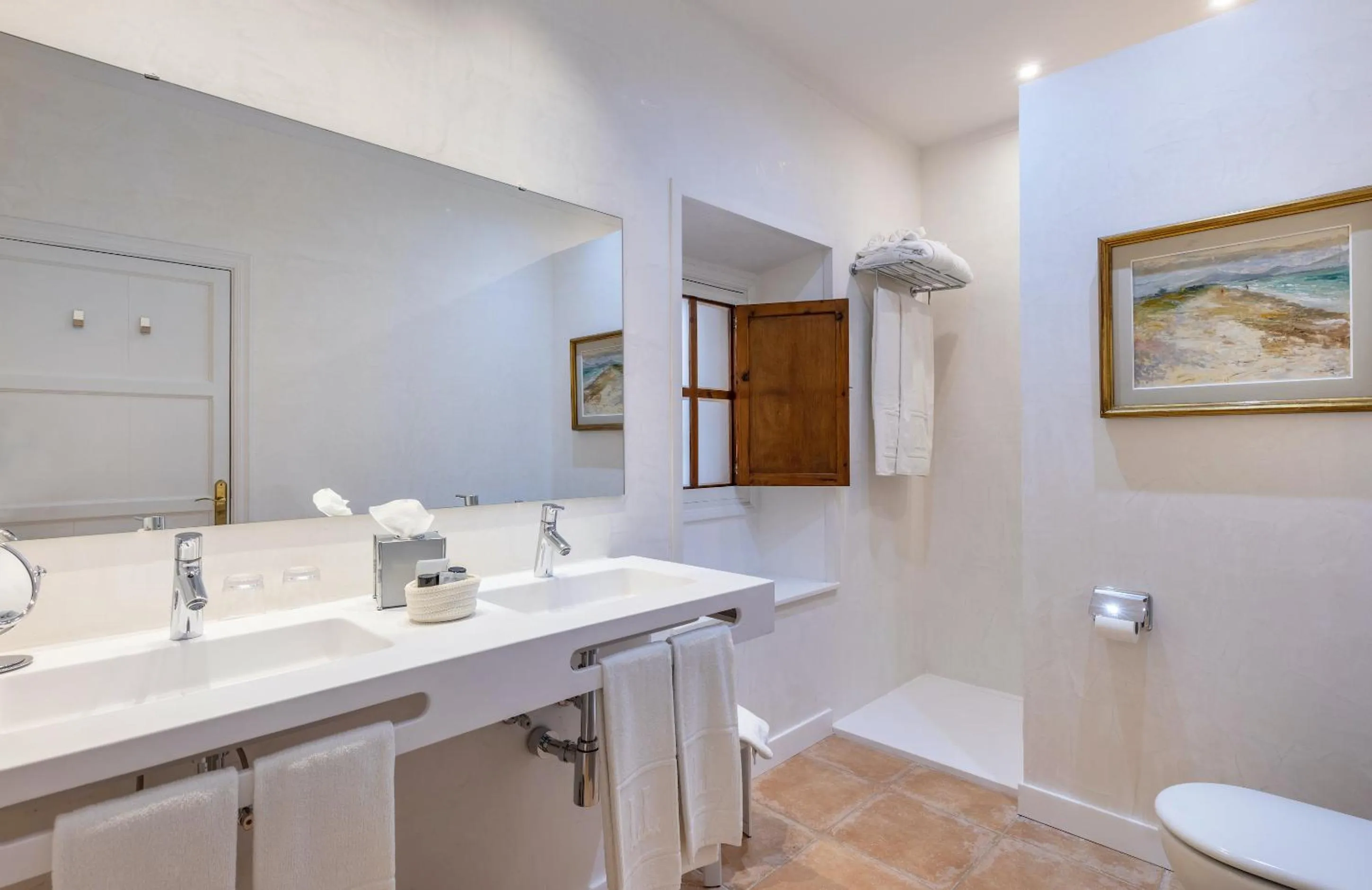 Bathroom in Hotel Llenaire