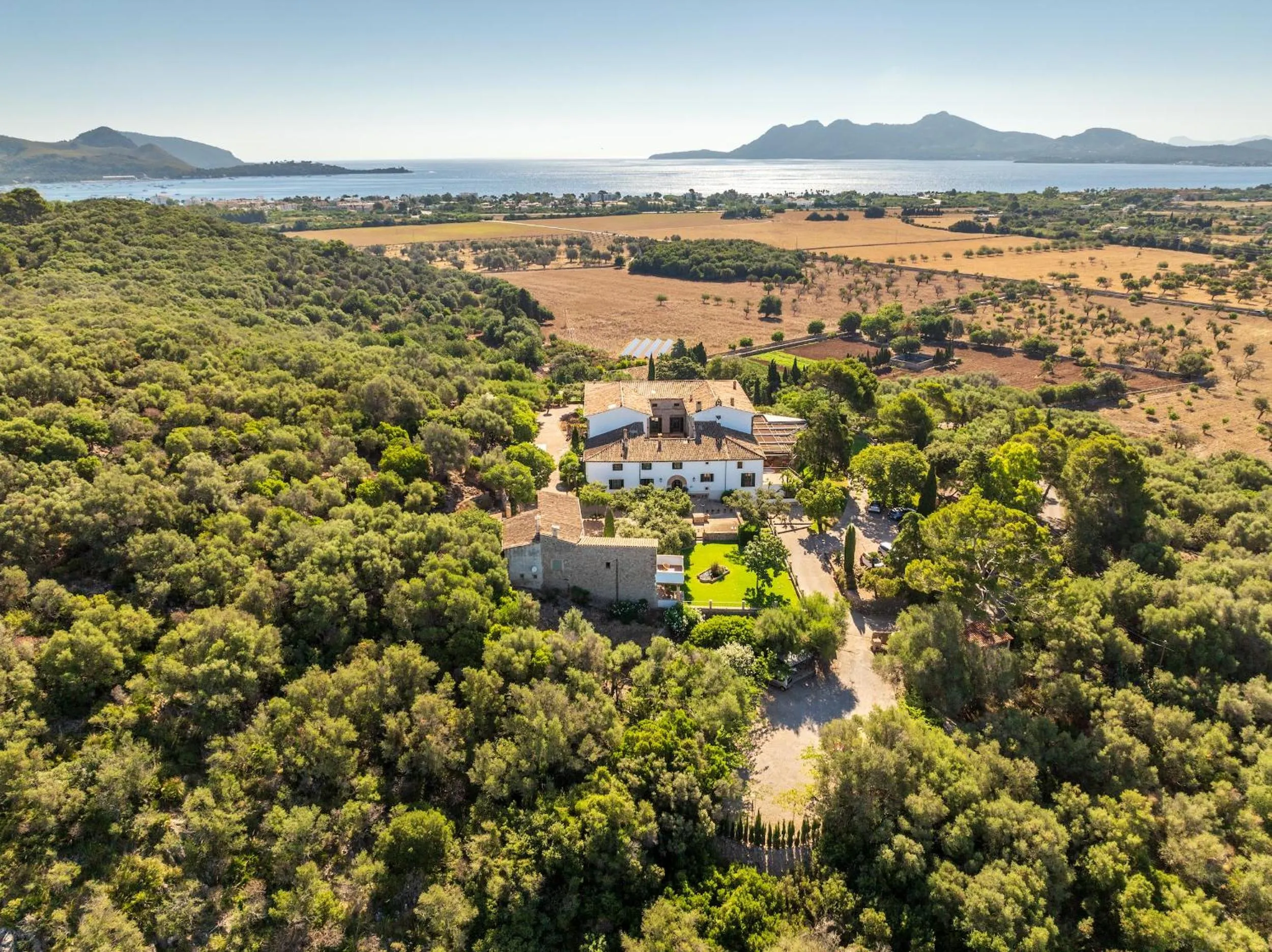 Property building in Hotel Llenaire