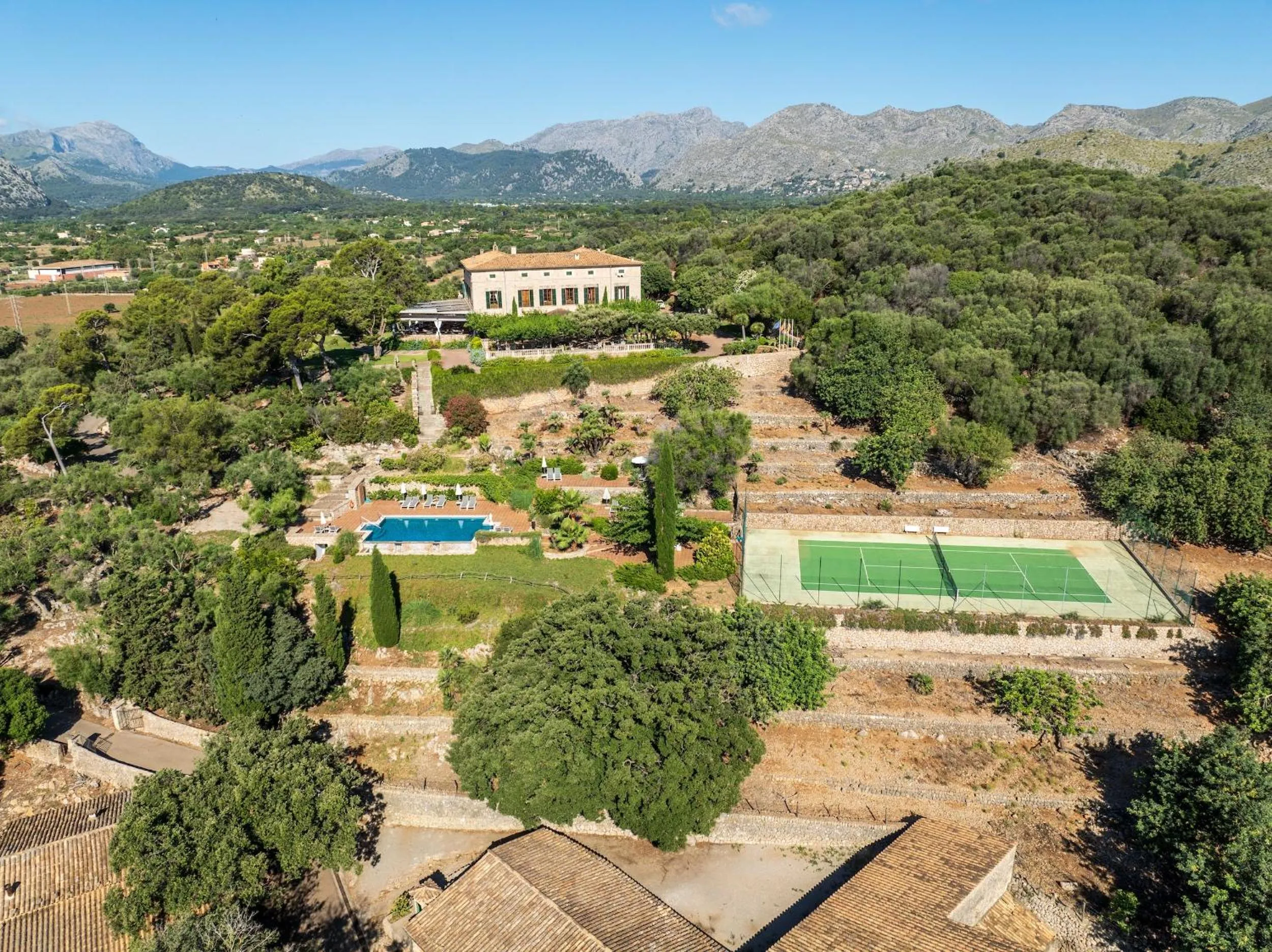 Tennis court in Hotel Llenaire