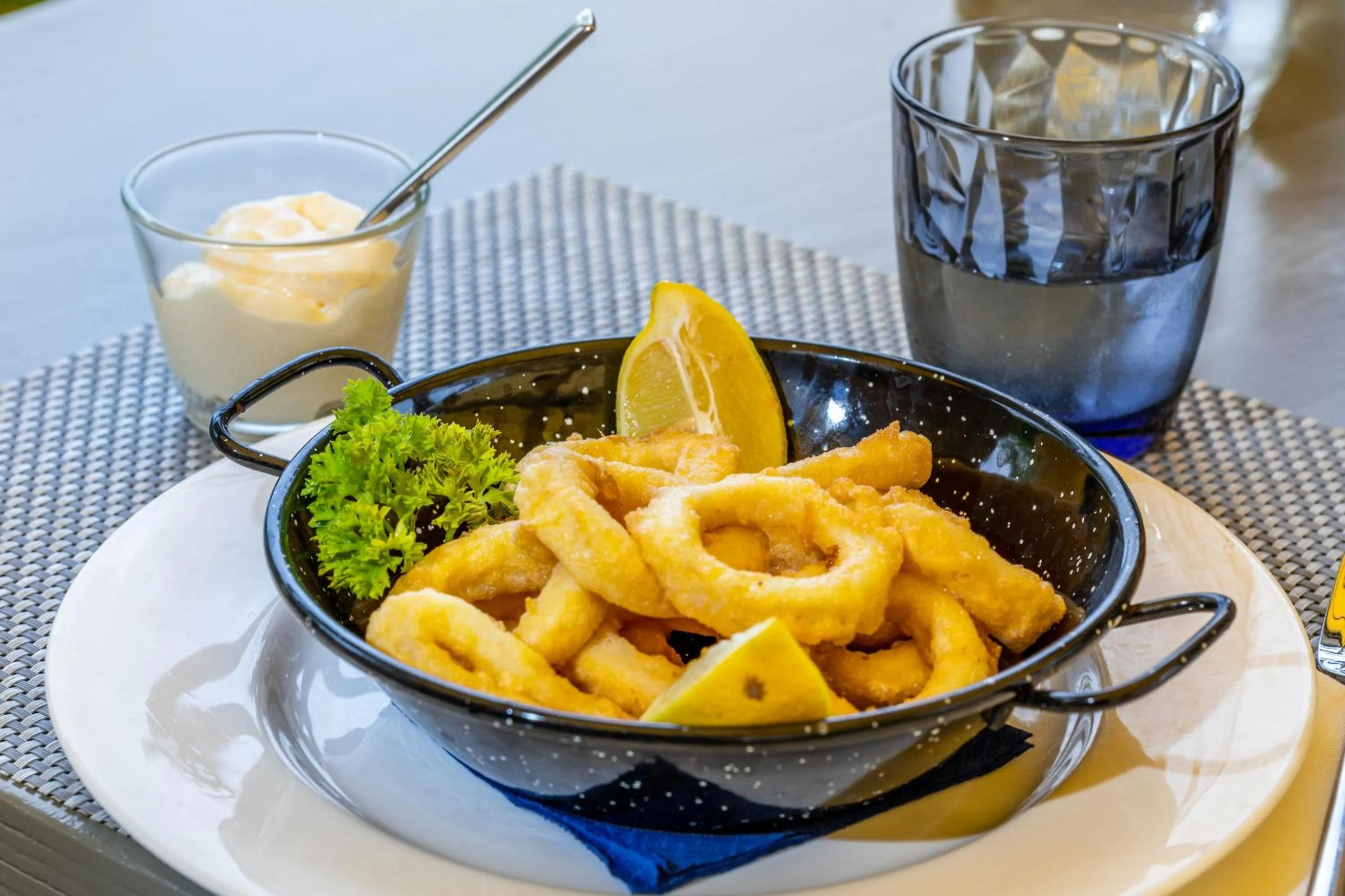 Restaurant/places to eat in Hotel Llenaire