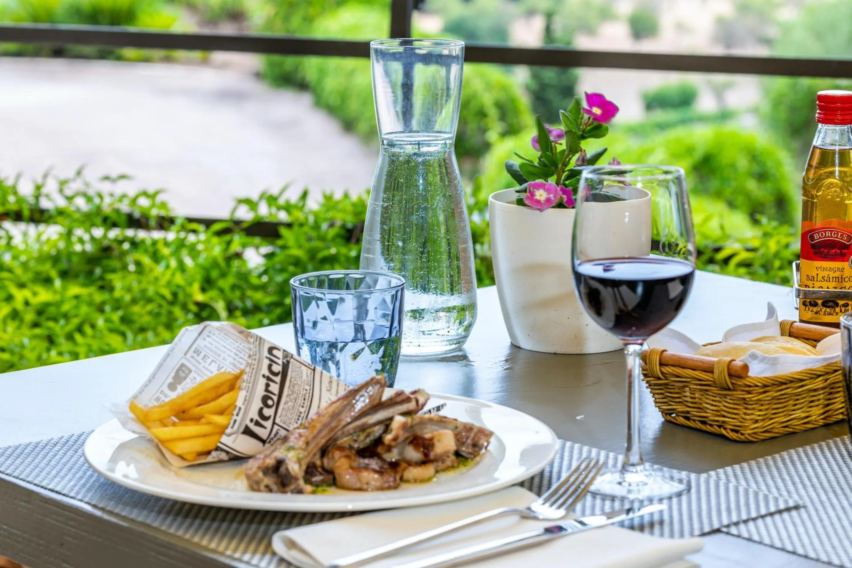 Food and drinks in Hotel Llenaire