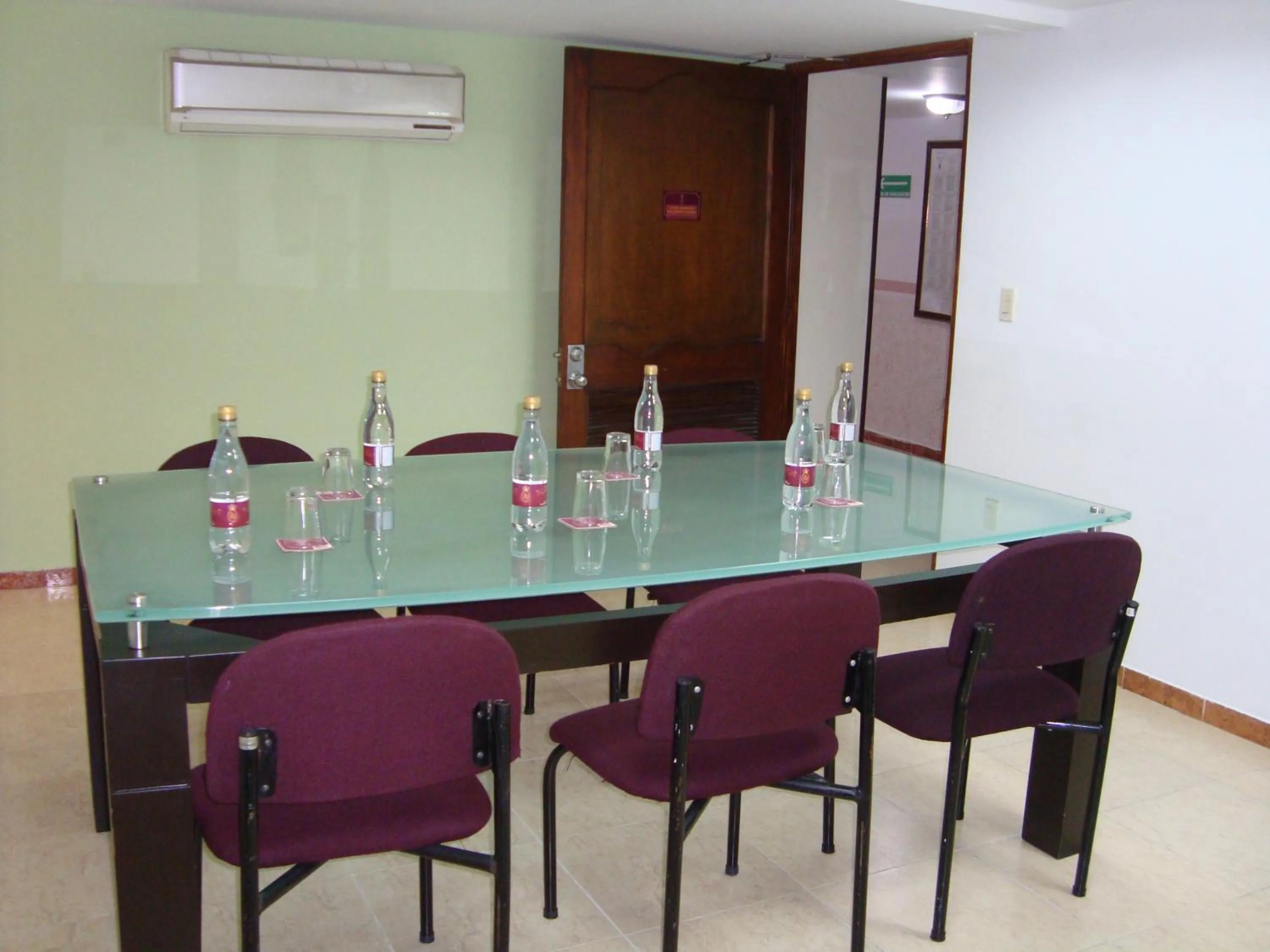 Meeting/conference room in Hotel Plaza Versalles