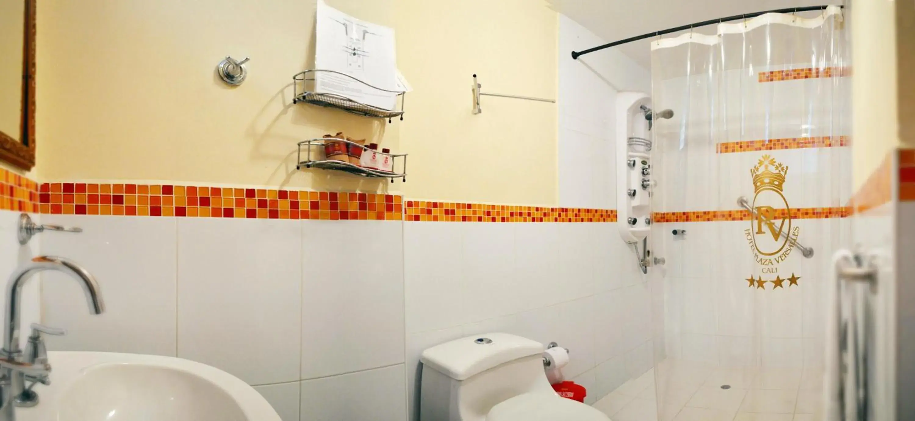 Bathroom in Hotel Plaza Versalles Bathroom in Hotel Plaza Versalles