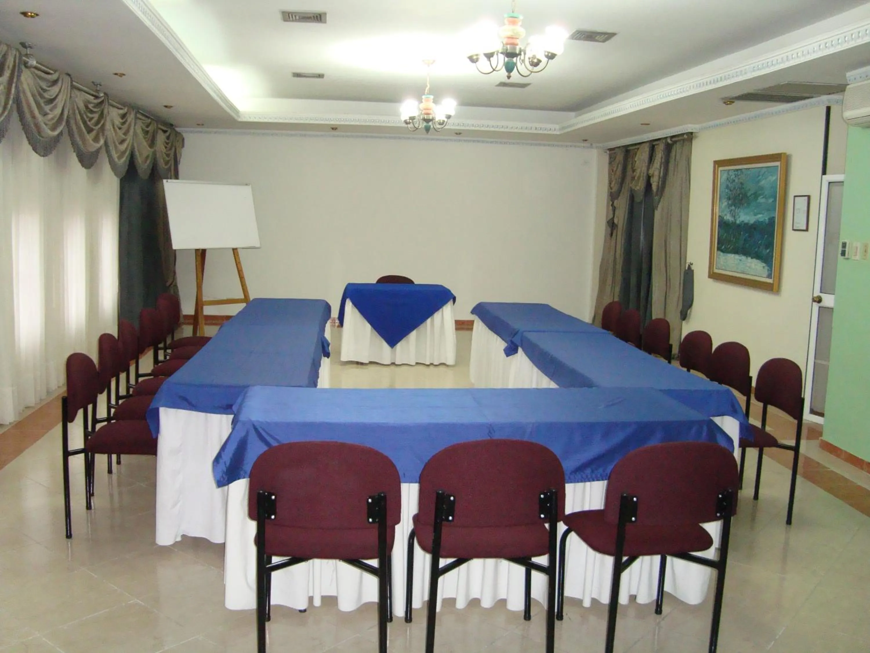 Meeting/conference room in Hotel Plaza Versalles
