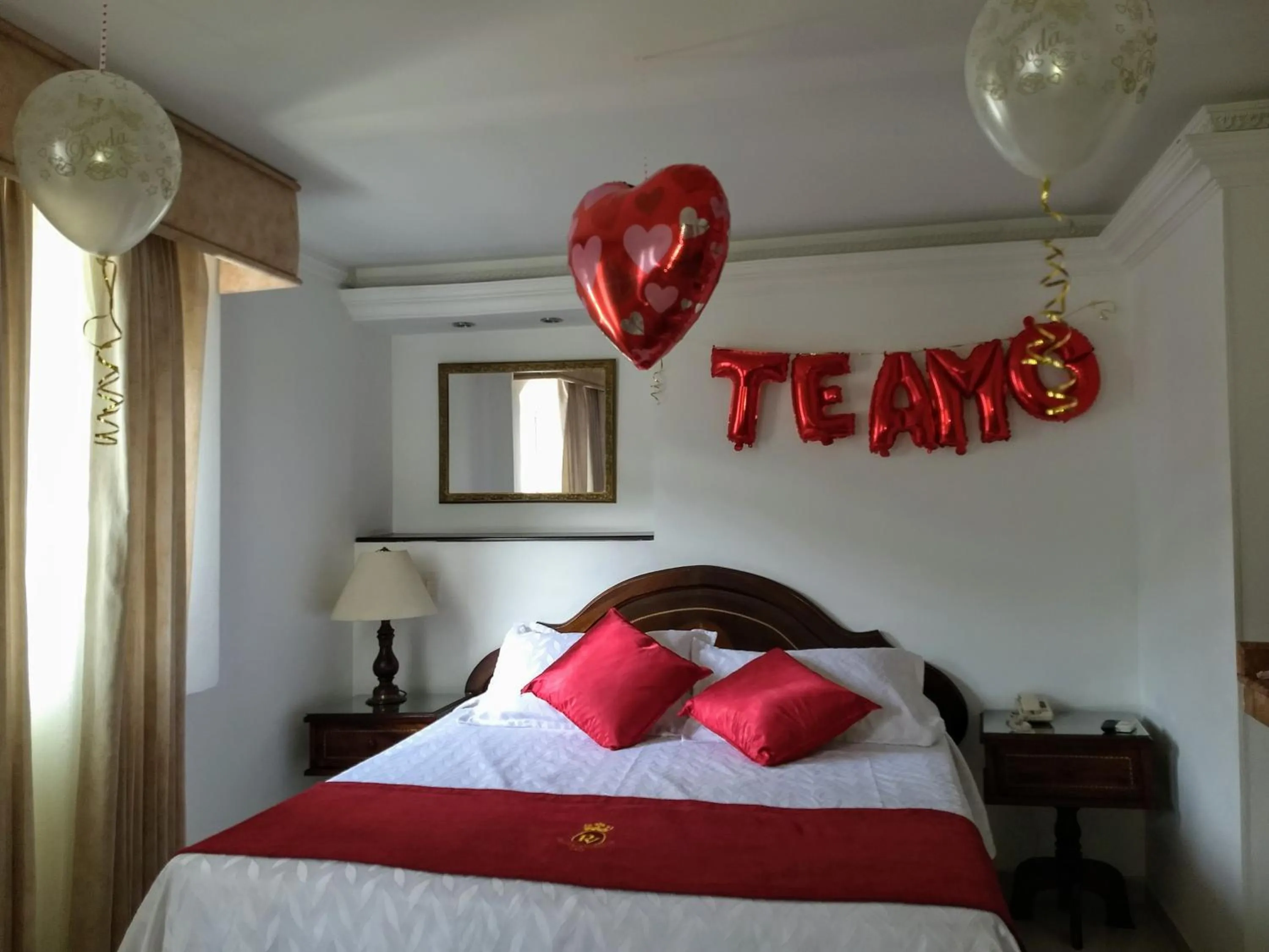 Bed in Hotel Plaza Versalles