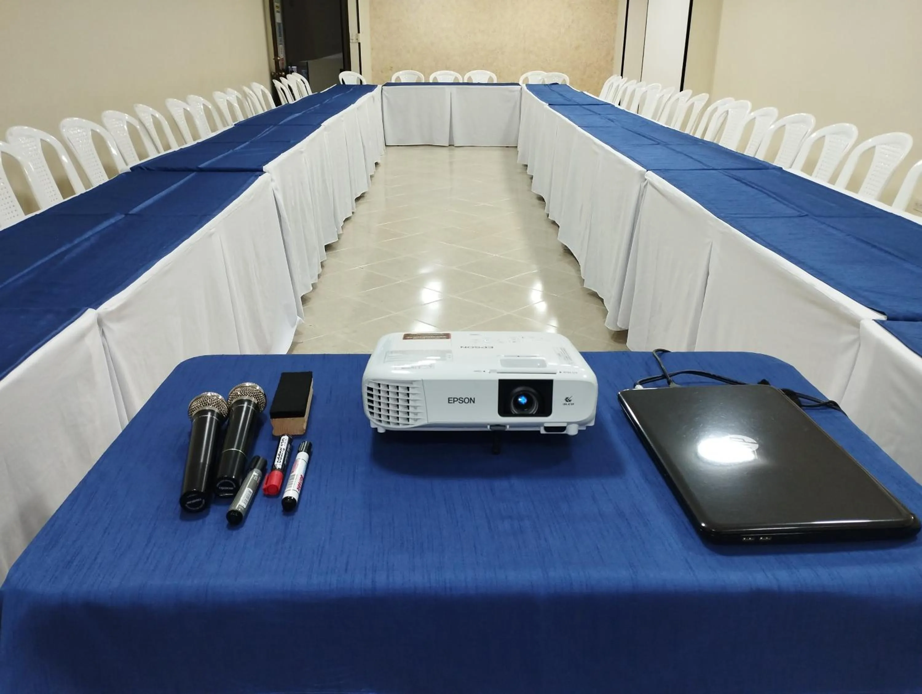 Meeting/conference room in Hotel Plaza Versalles