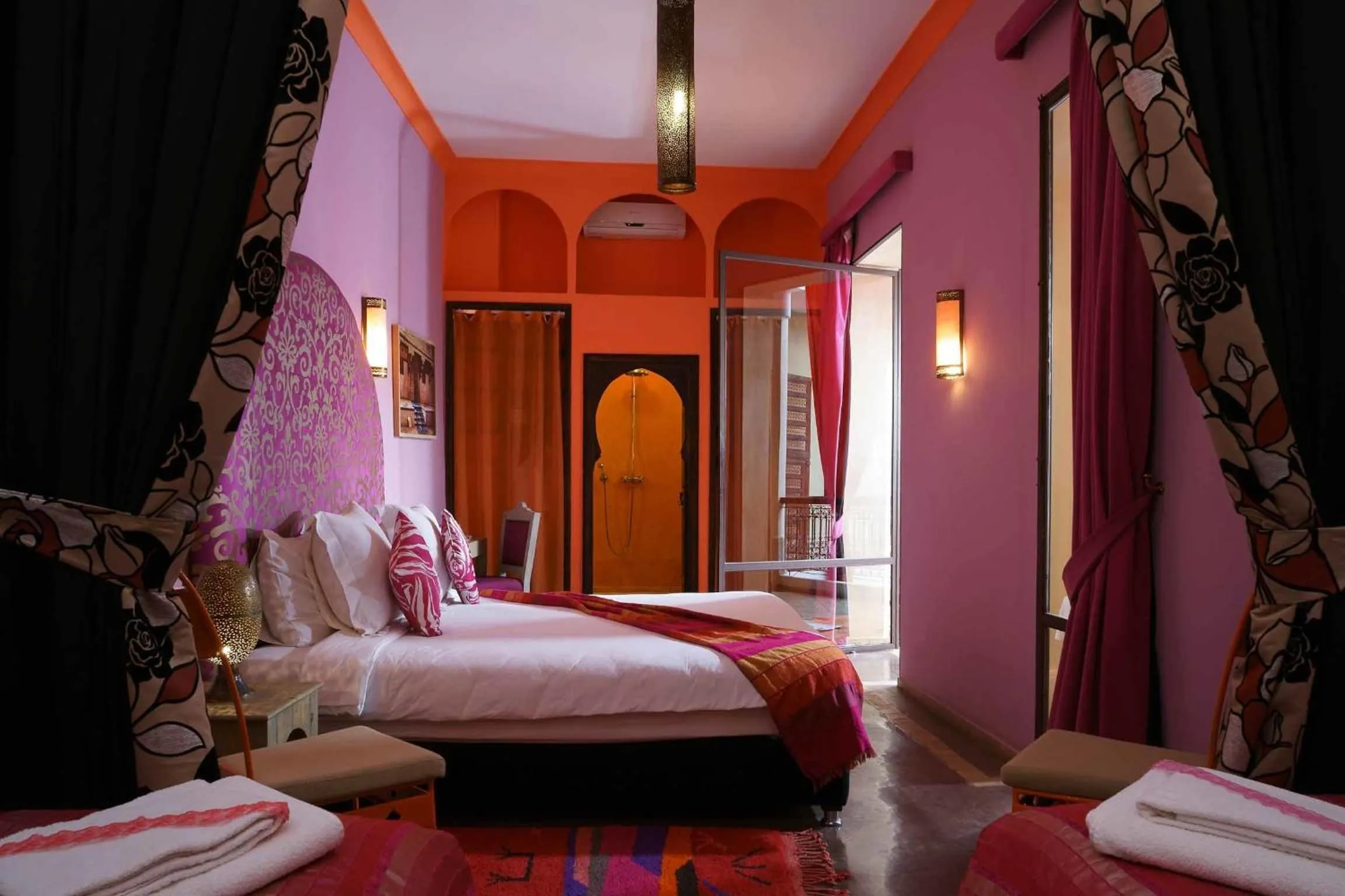 Bed in Riad Dar Alif & SPA