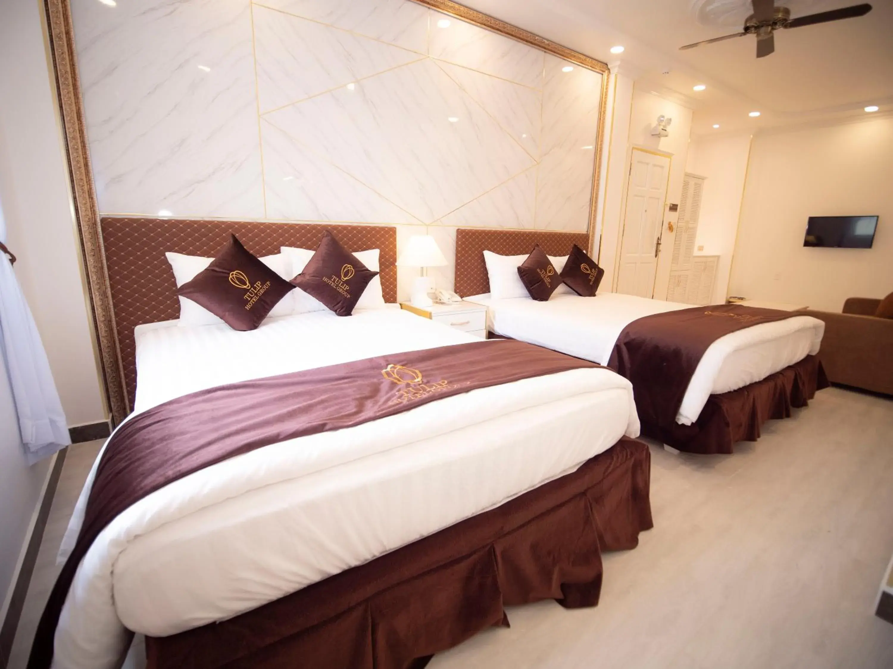 Bed in Tulip City View Bed in Tulip City View