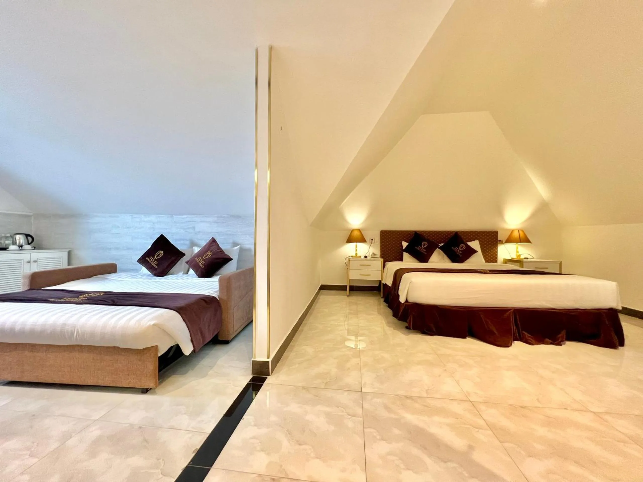 Bed in Tulip City View