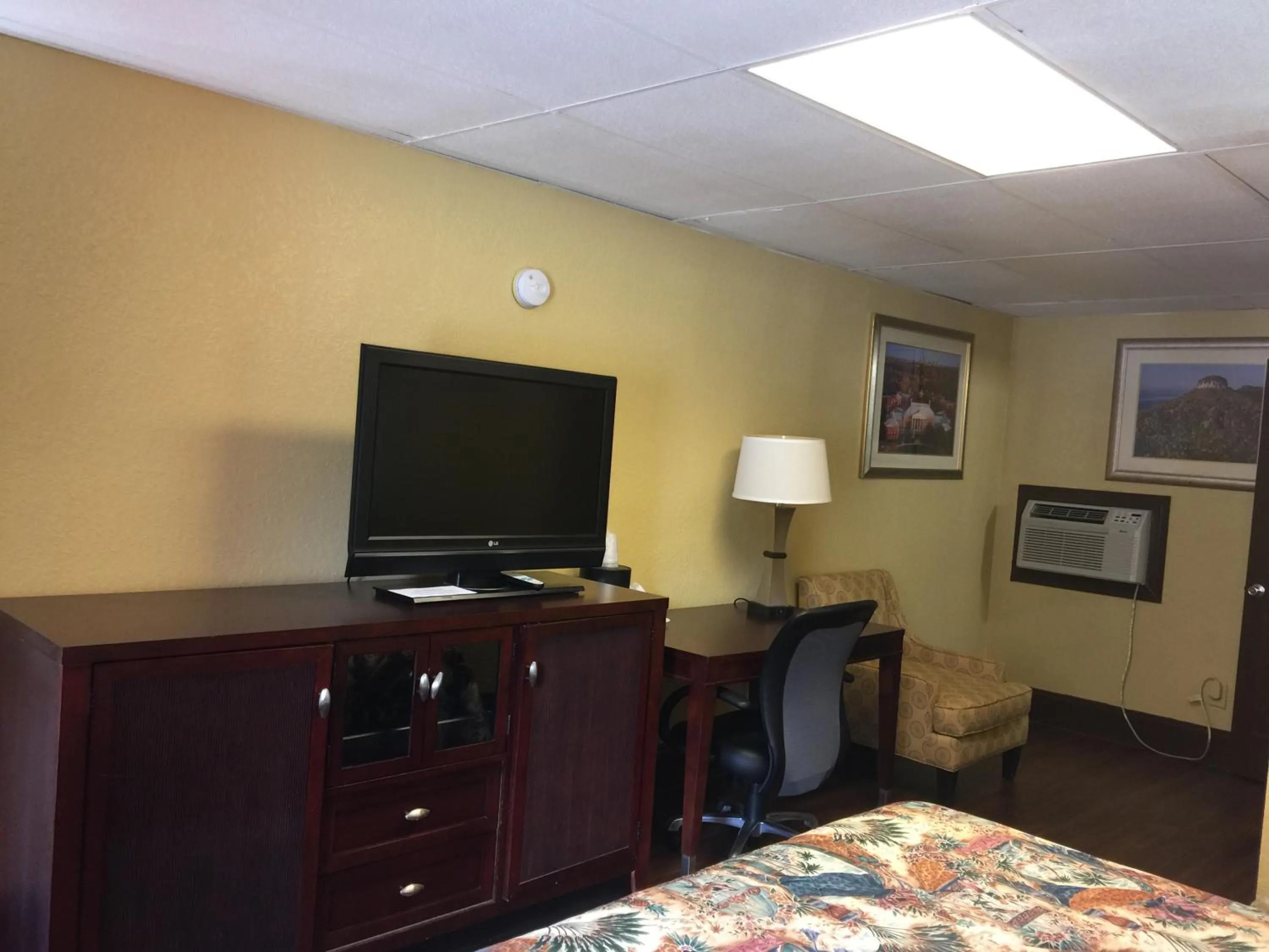 Bed in Americas Best Value Inn Stone Mountain Atlanta E