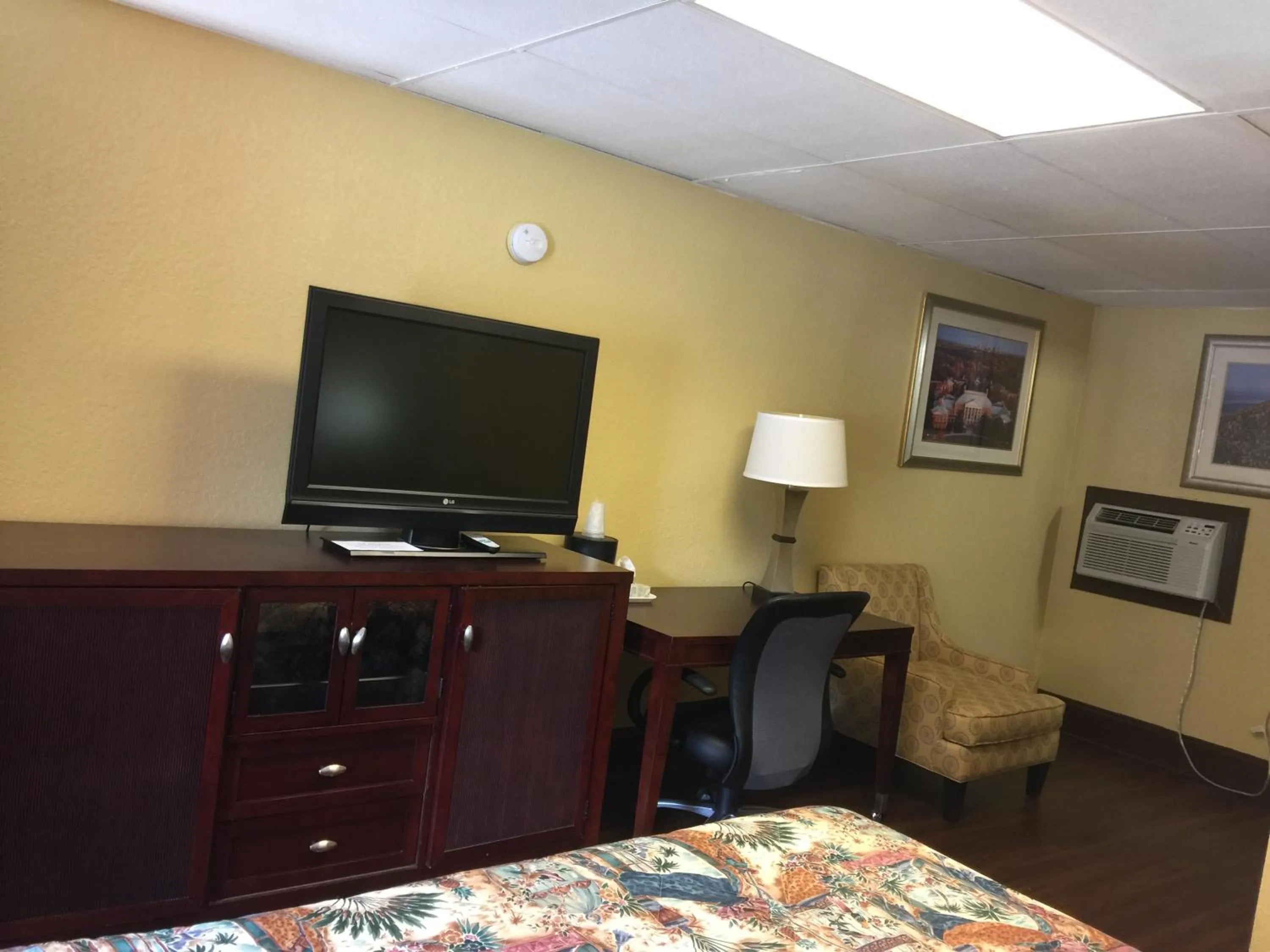 Bed in Americas Best Value Inn Stone Mountain Atlanta E