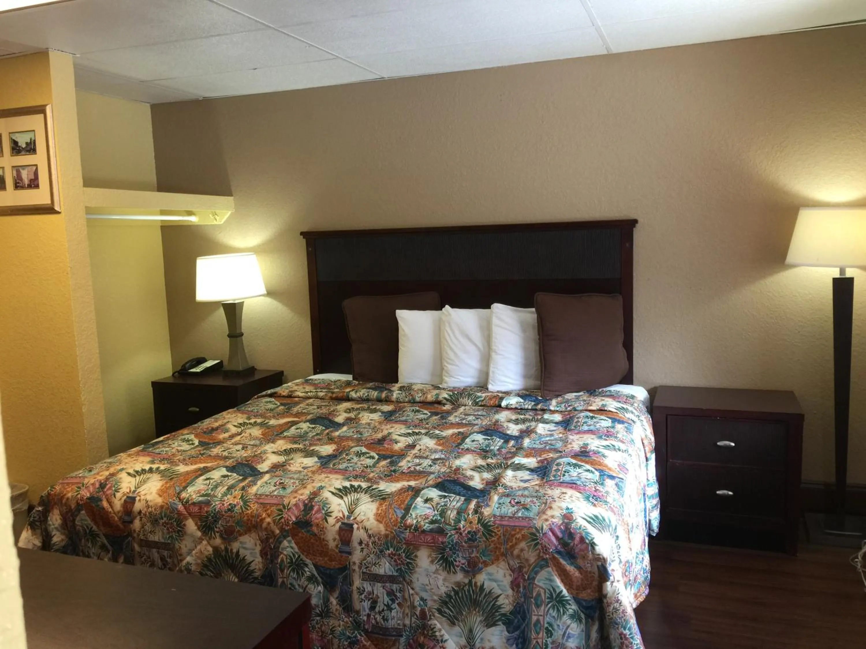Bed in Americas Best Value Inn Stone Mountain Atlanta E