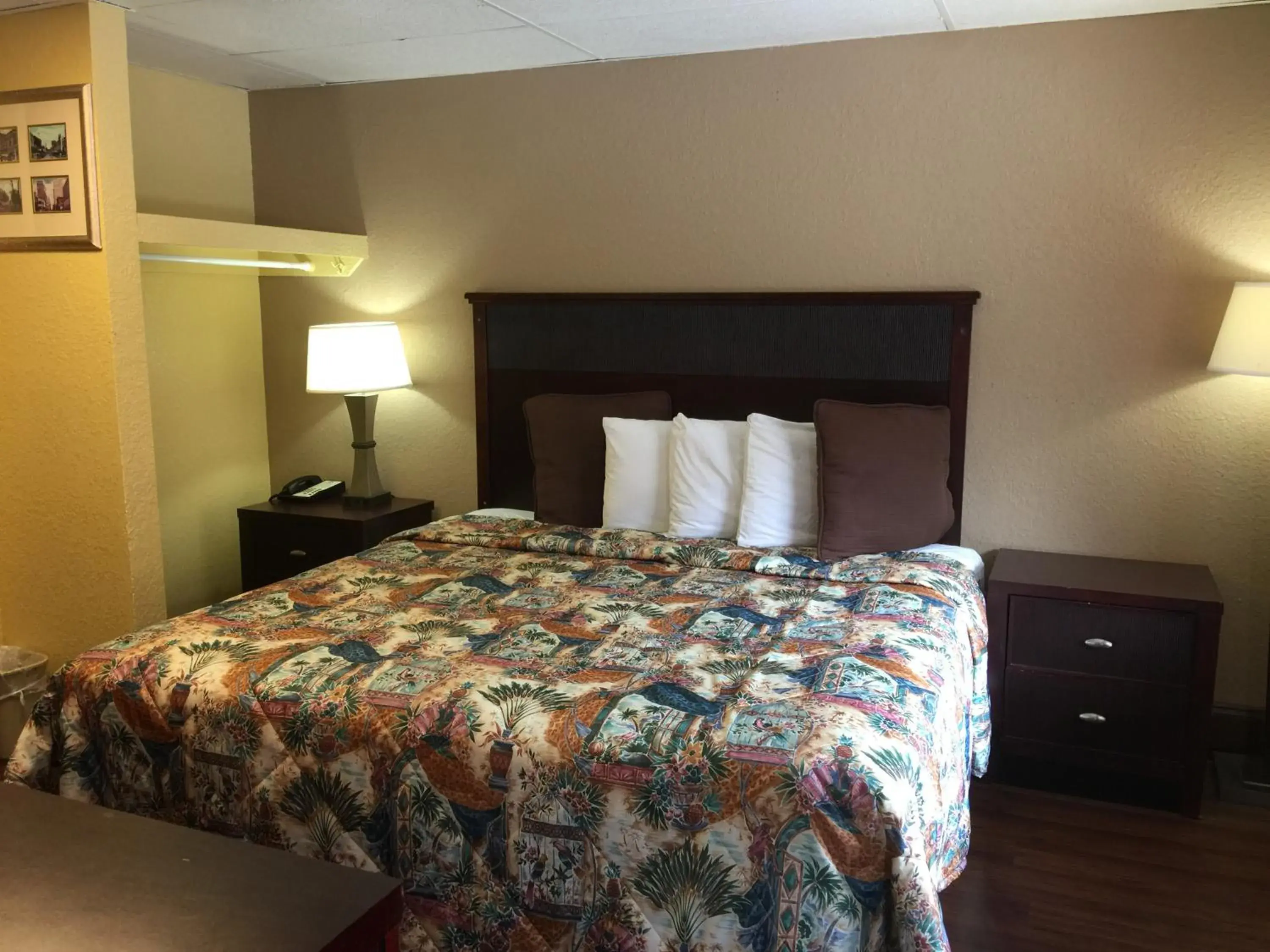 Bed in Americas Best Value Inn Stone Mountain Atlanta E Bed in Americas Best Value Inn Stone Mountain Atlanta E