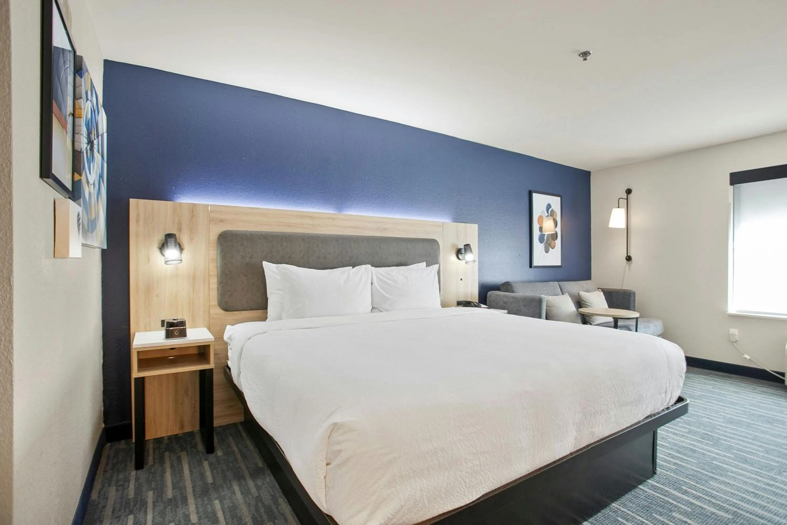 Photo of the whole room, Bed in City Express by Marriott Duluth