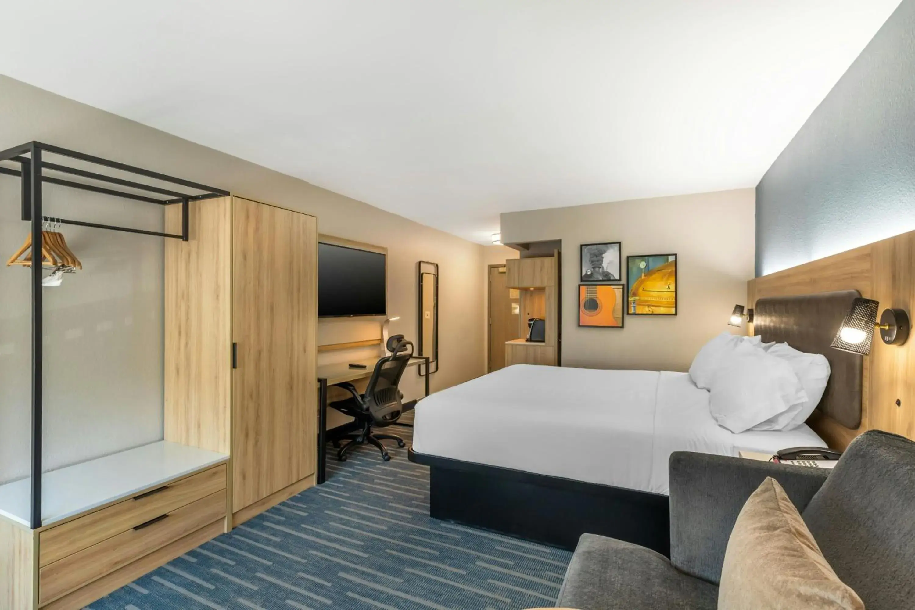 Photo of the whole room, Bed in Sugarloaf Hotel & Suites Duluth Photo of the whole room, Bed in Sugarloaf Hotel & Suites Duluth