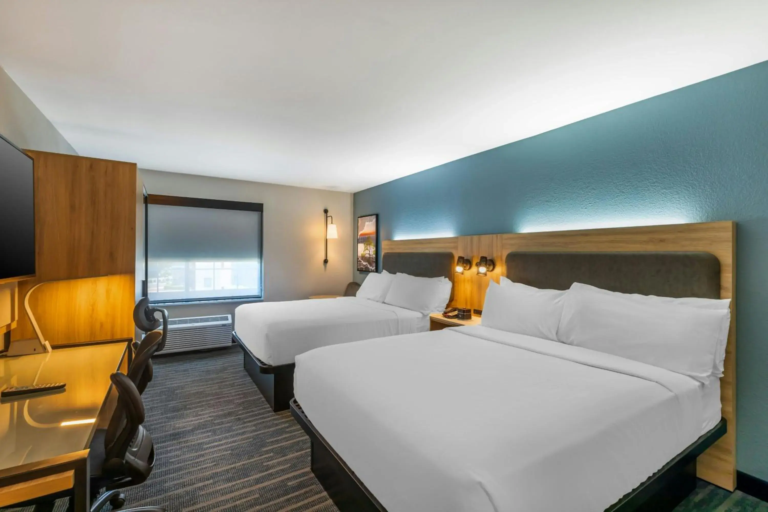 Photo of the whole room, Bed in Sugarloaf Hotel & Suites Duluth Photo of the whole room, Bed in Sugarloaf Hotel & Suites Duluth