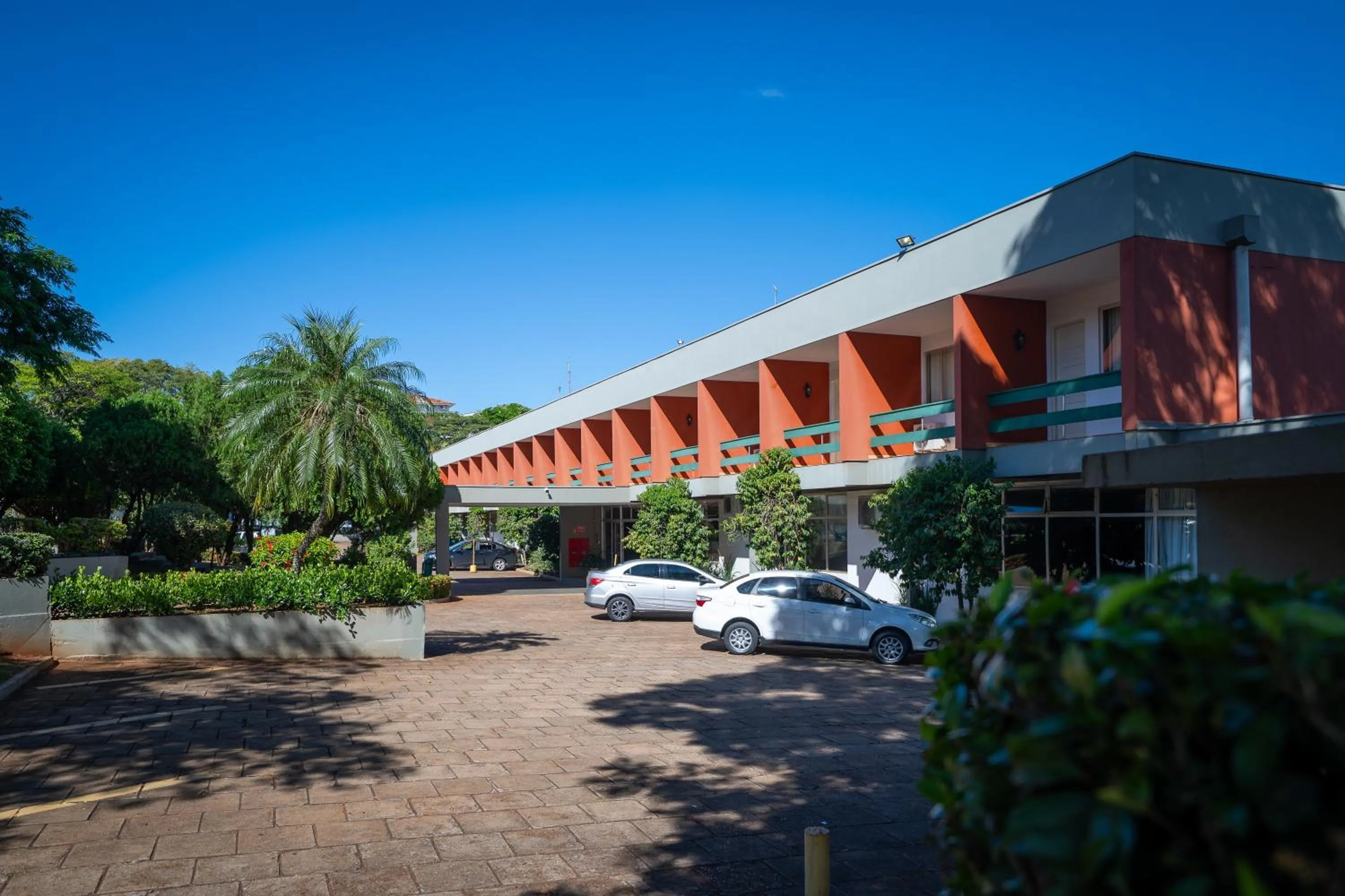 Parking in Hotel Deville Express Guaira