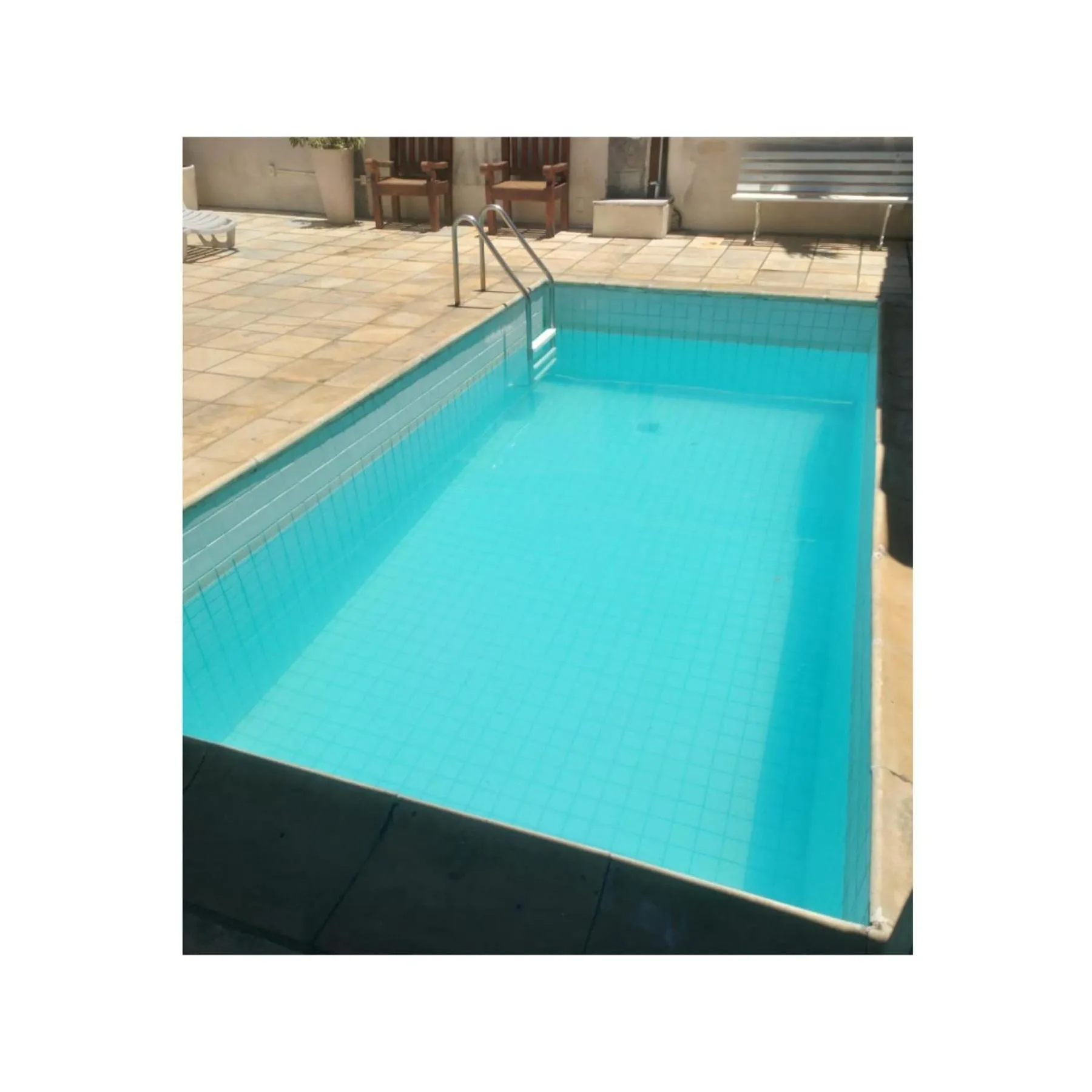 Swimming pool in Pousada Mainá