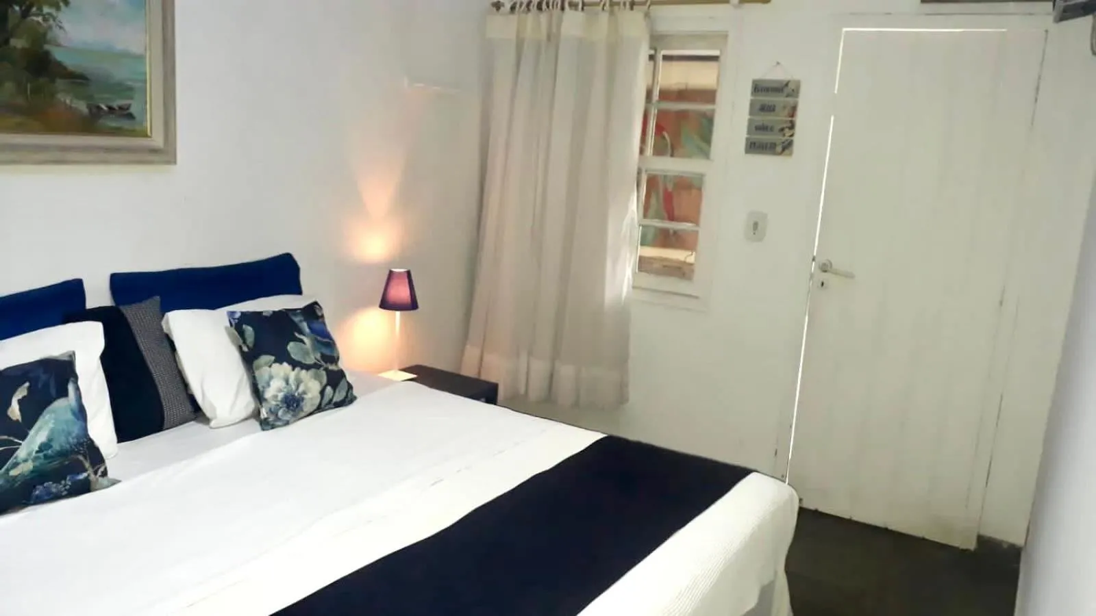 Photo of the whole room, Bed in Pousada Mainá