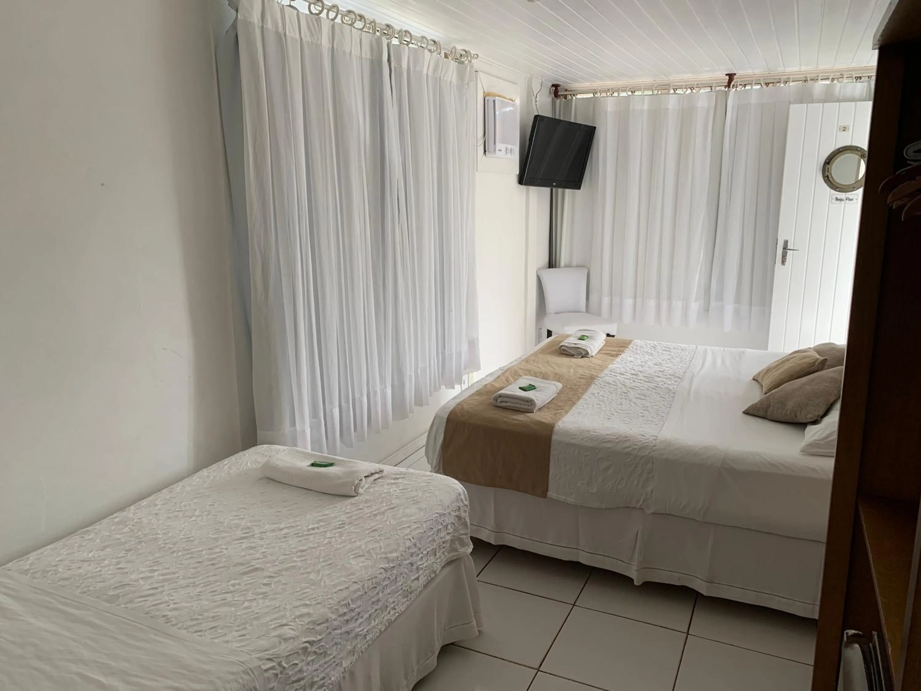 Photo of the whole room, Bed in Pousada Mainá