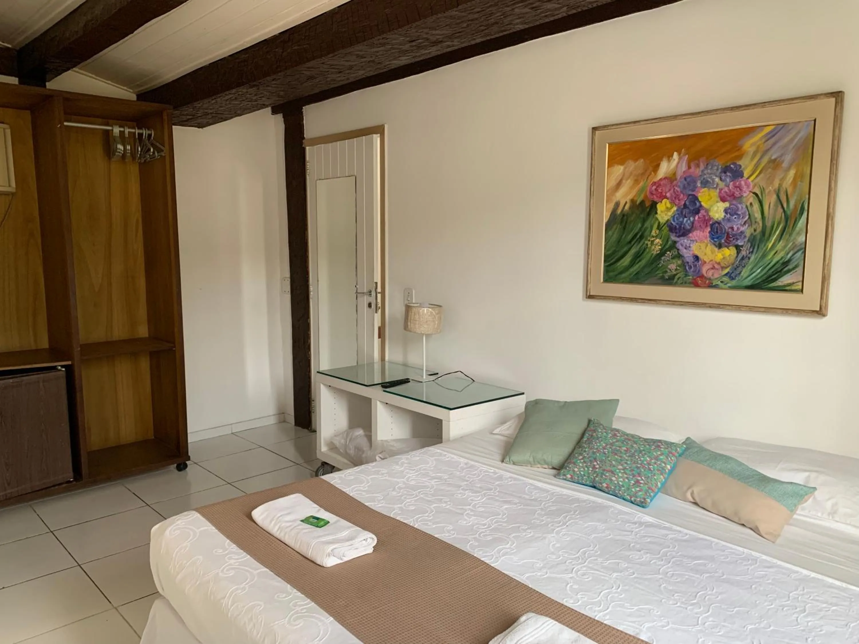 Photo of the whole room, Bed in Pousada Mainá