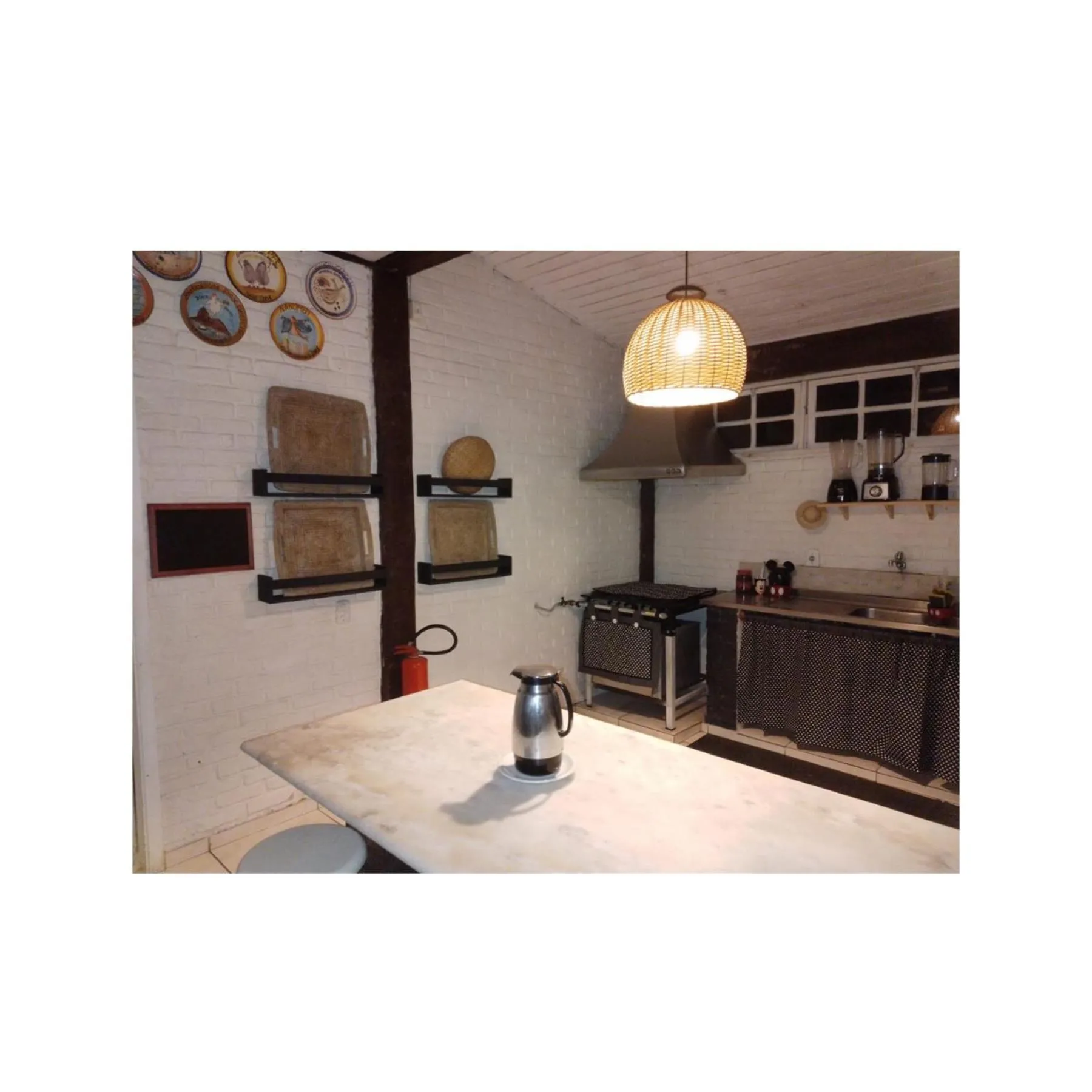 kitchen in Pousada Mainá