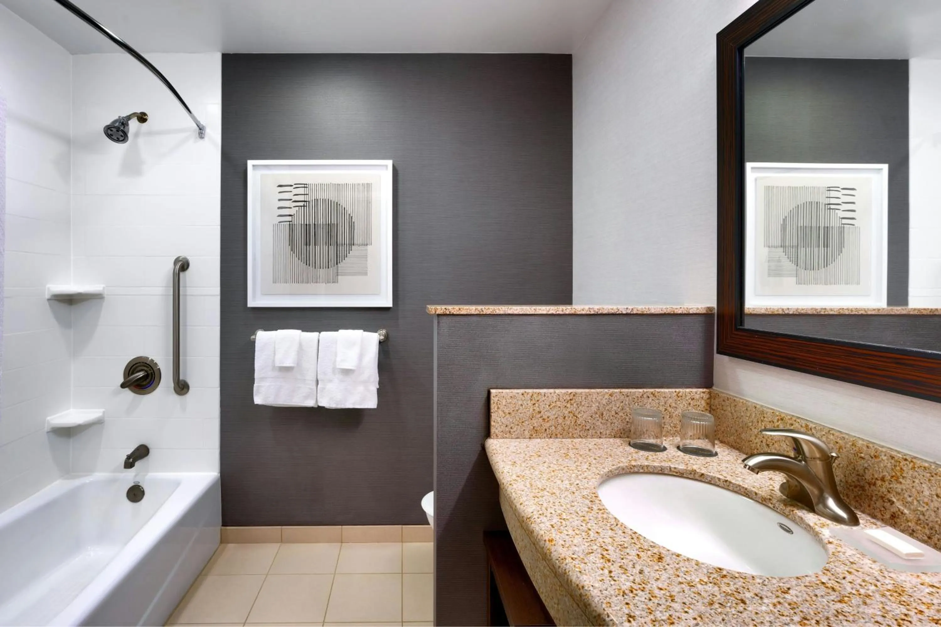 Bathroom in Courtyard Lincoln Downtown