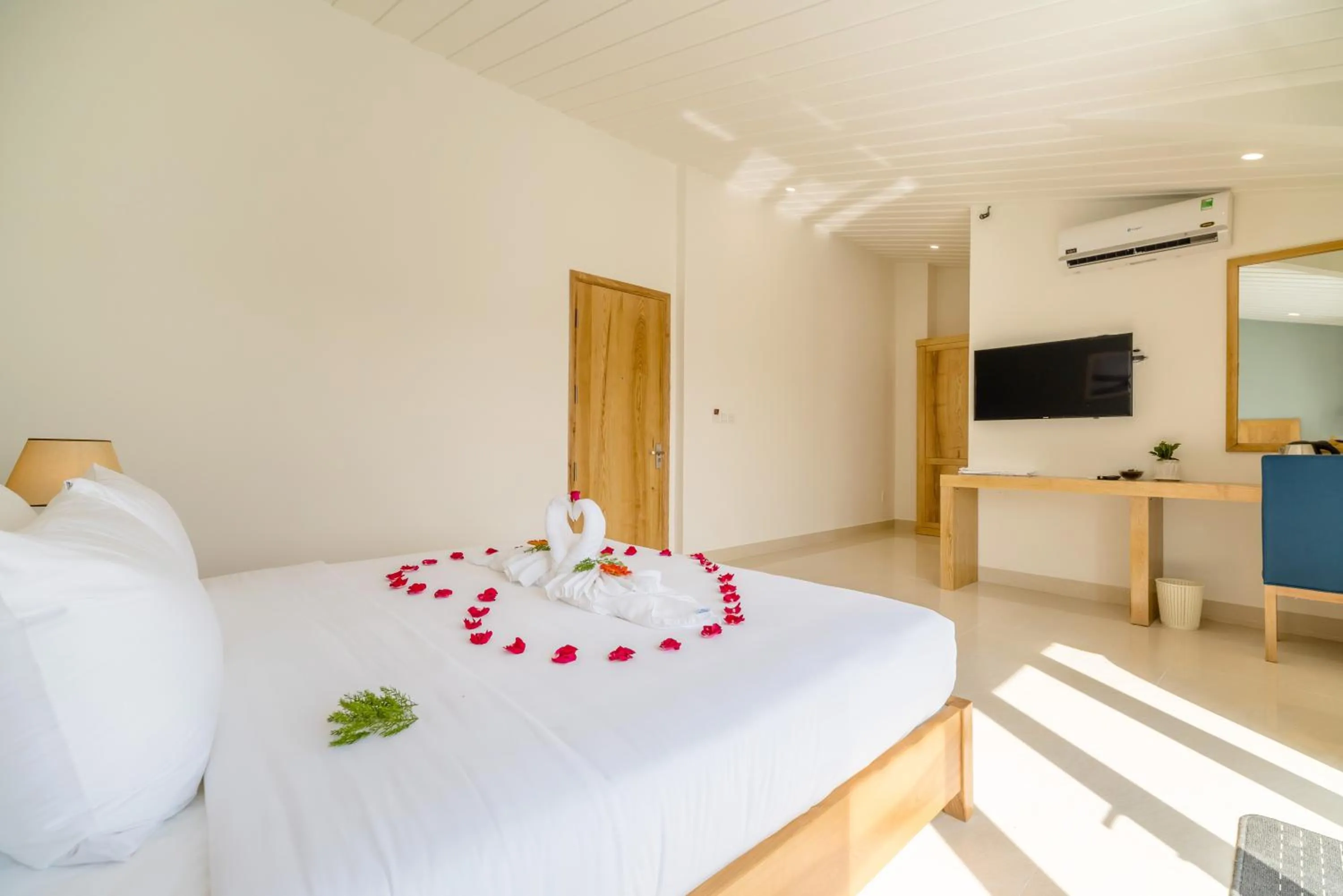 Communal lounge/ TV room, Bed in Babylon Hoi An Central Villa