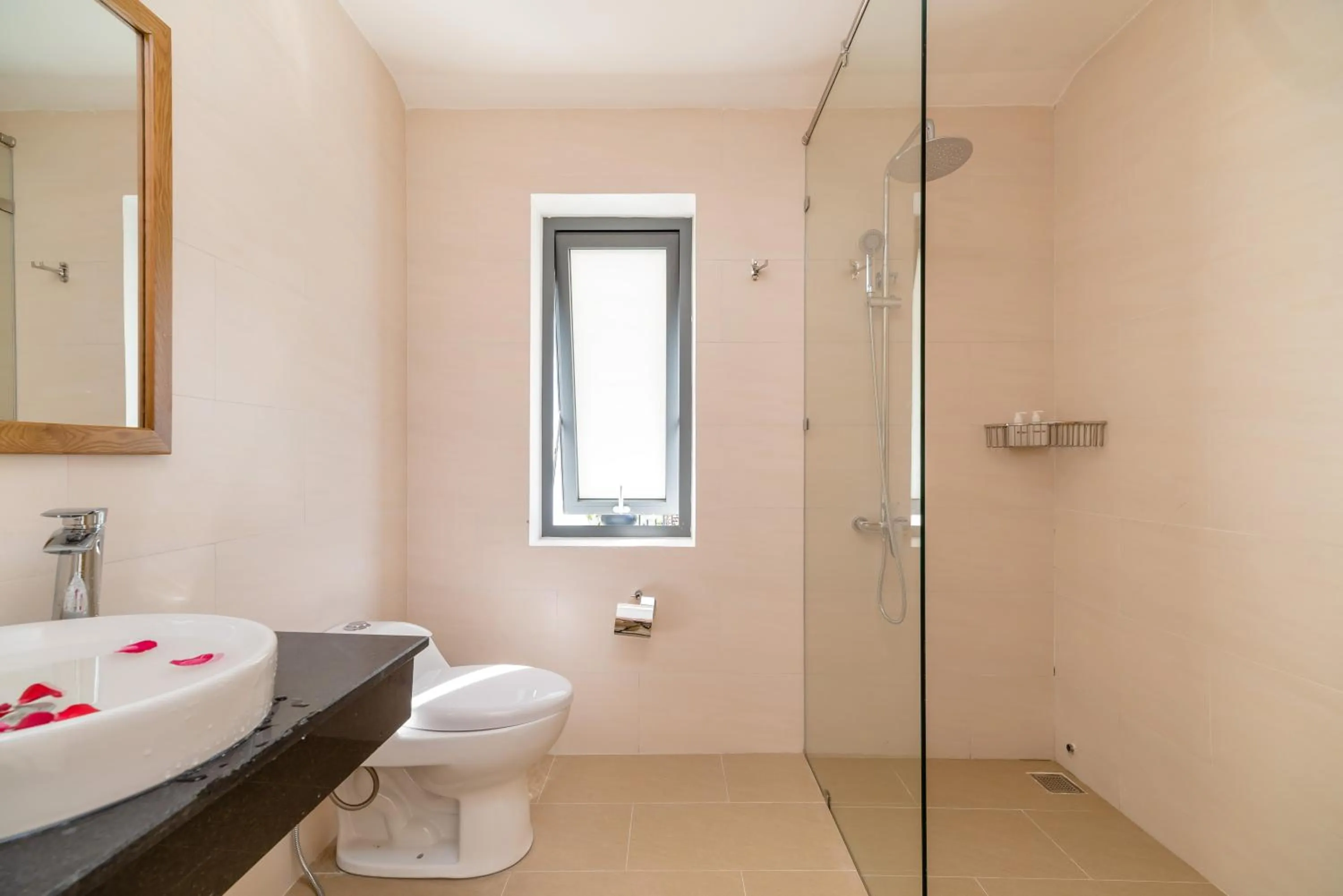 Toilet in Babylon Hoi An Central Villa