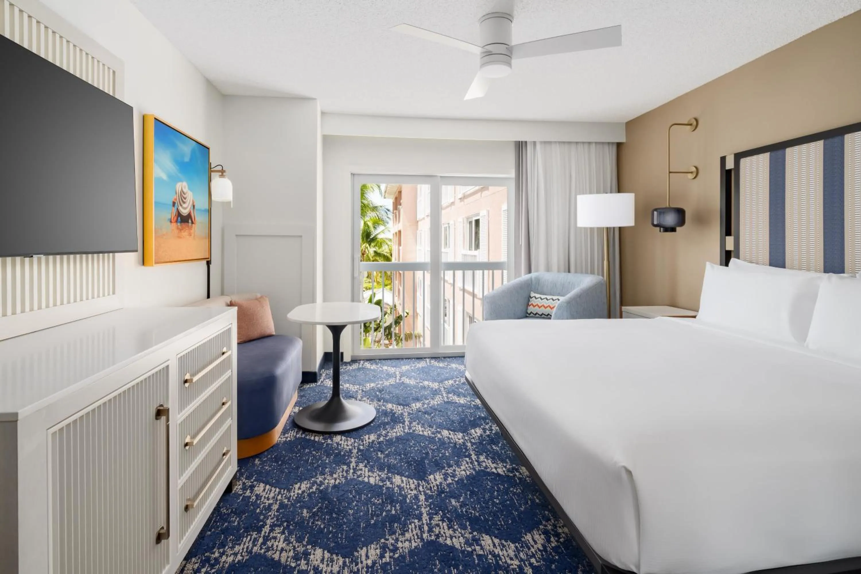 Bed in DoubleTree by Hilton Grand Key Resort