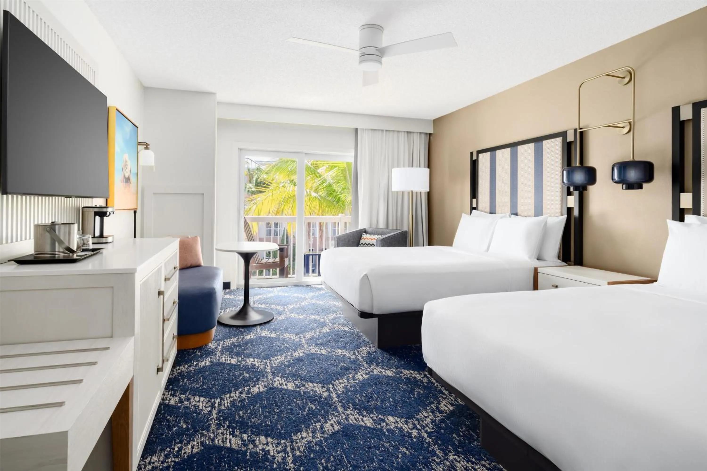 Bed in DoubleTree by Hilton Grand Key Resort