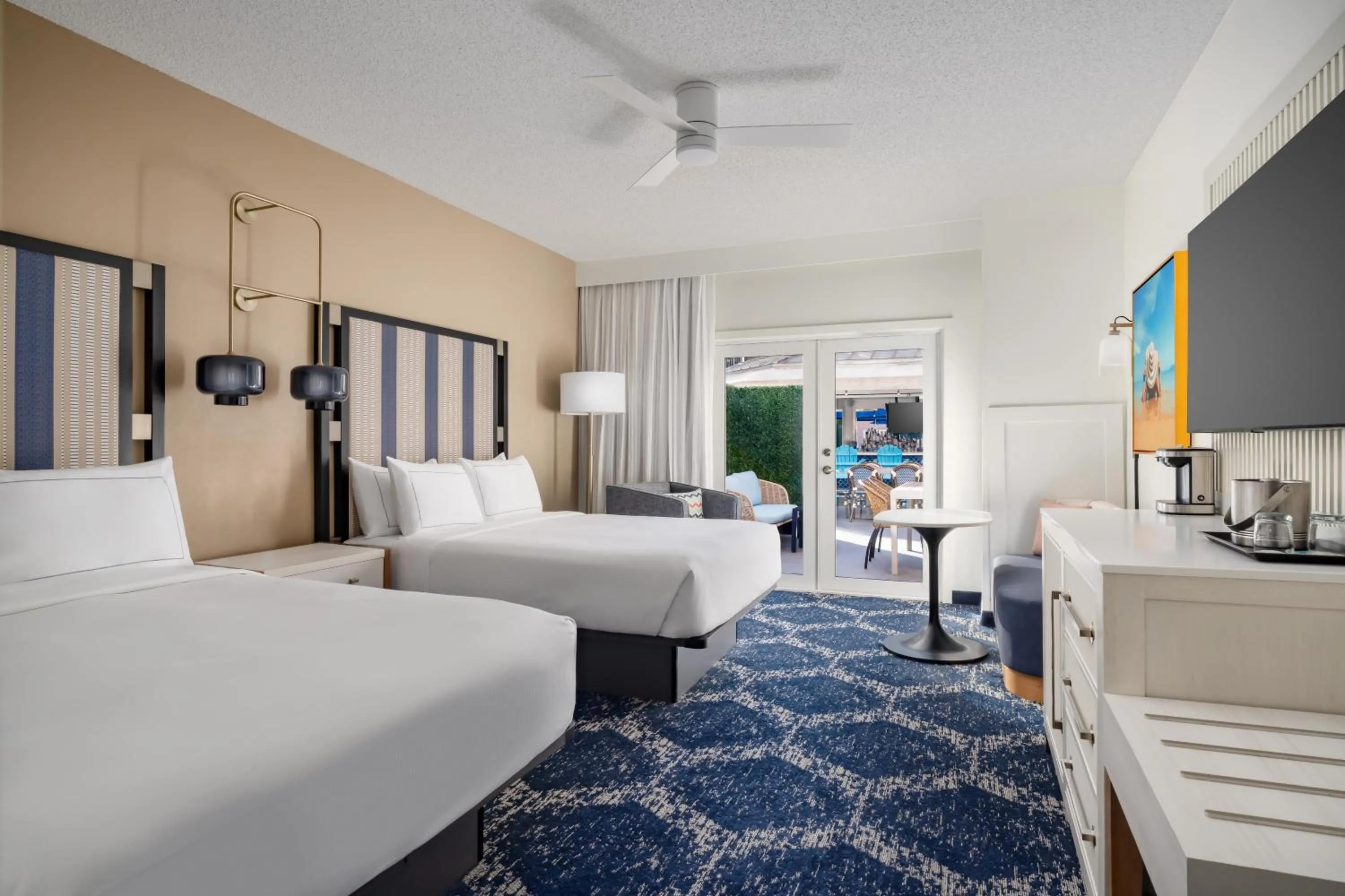 Bed in DoubleTree by Hilton Grand Key Resort