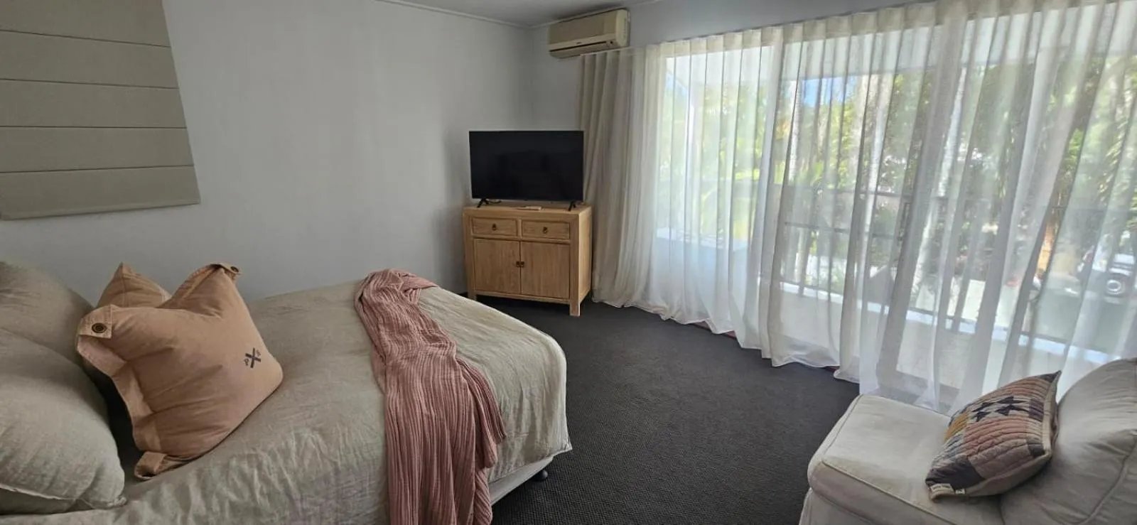 Bed in Le Court Villas