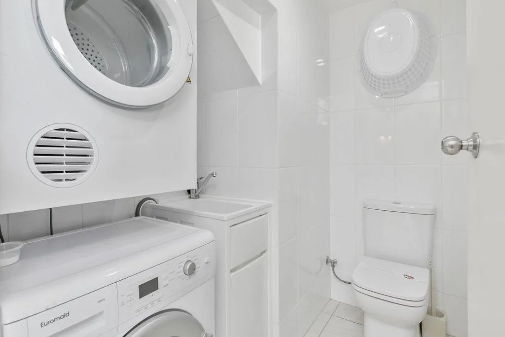 Toilet in Le Court Villas