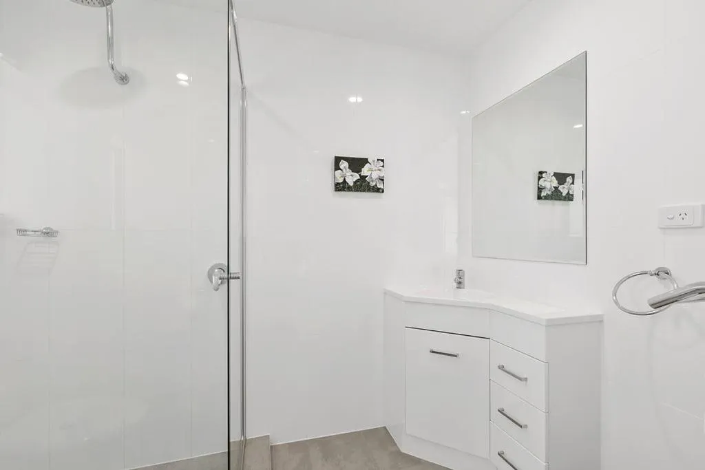 Shower in Le Court Villas