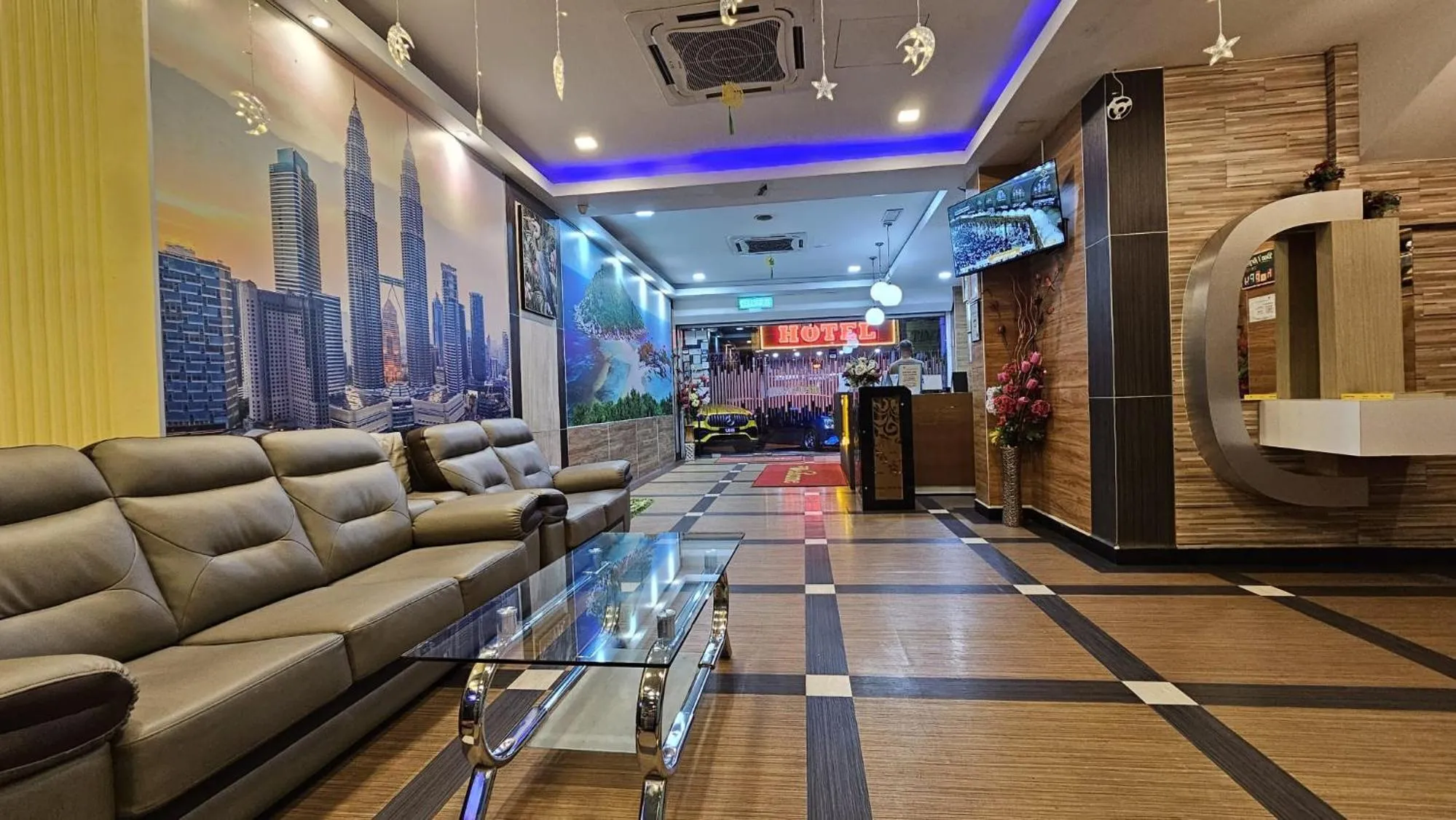 Communal lounge/ TV room in Safari Hotel