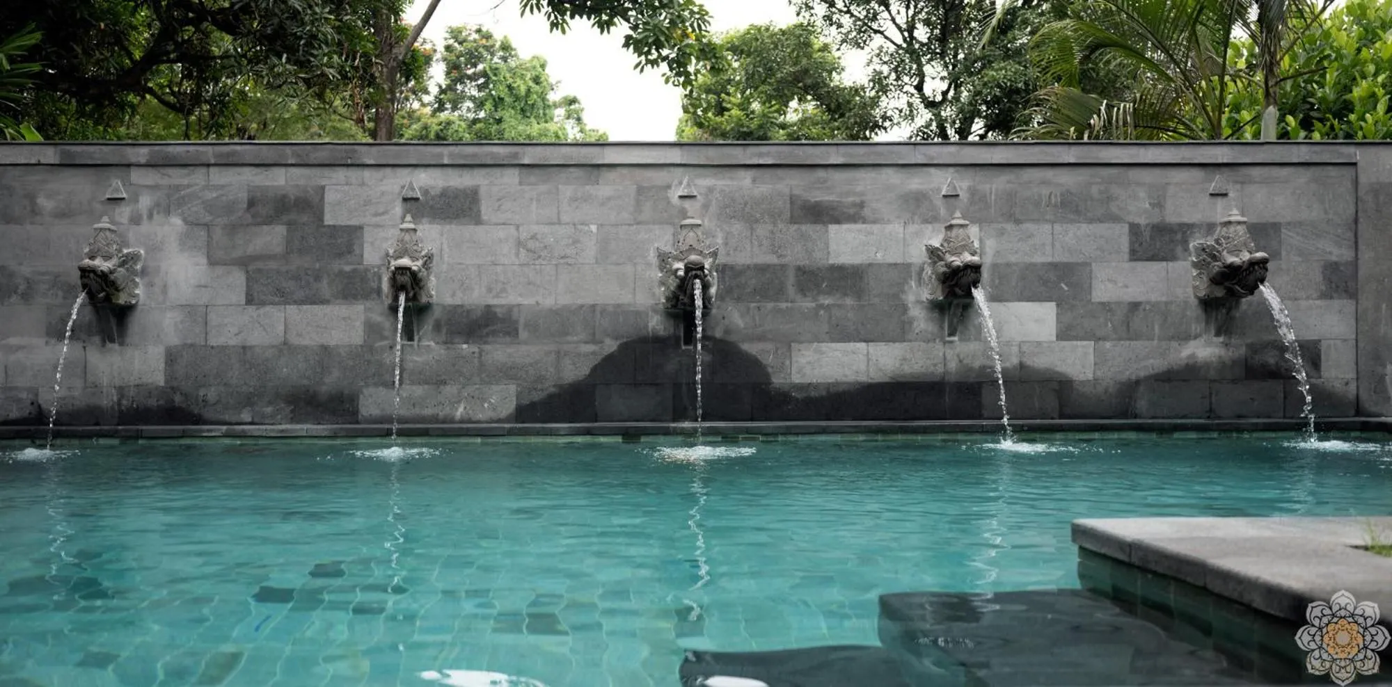 Swimming pool in Sananda Aryani