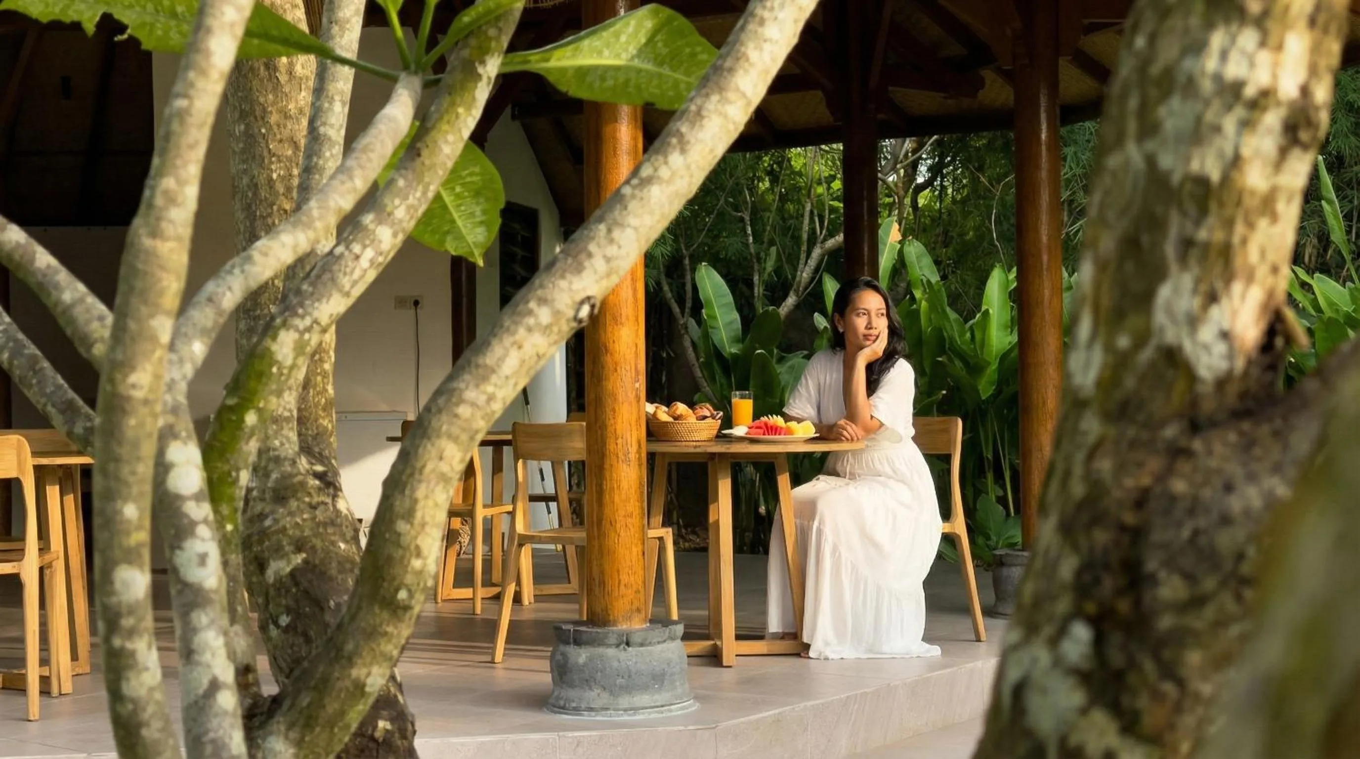 Restaurant/places to eat in Sananda Aryani