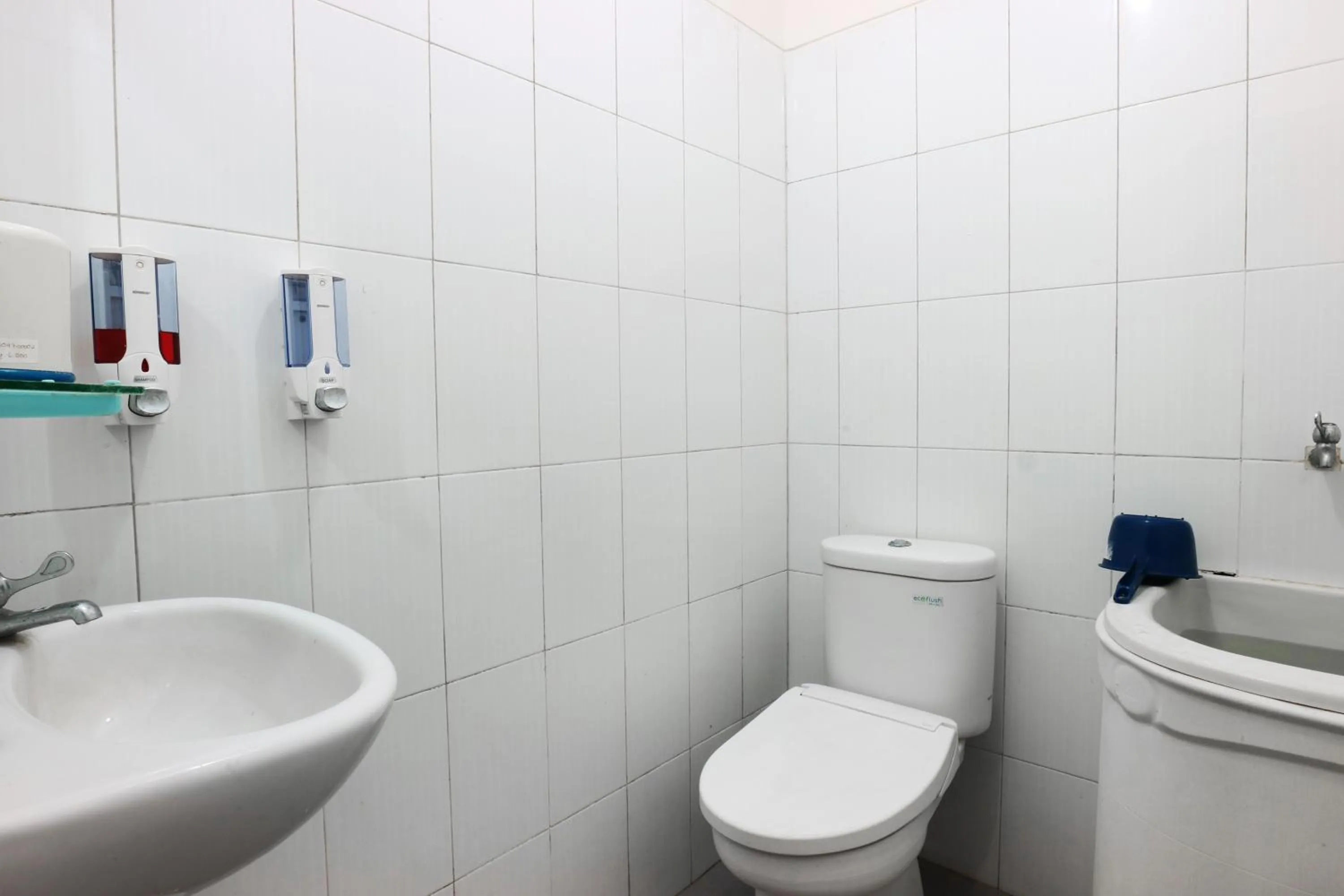 Bathroom in Casa Sidoluhur 17