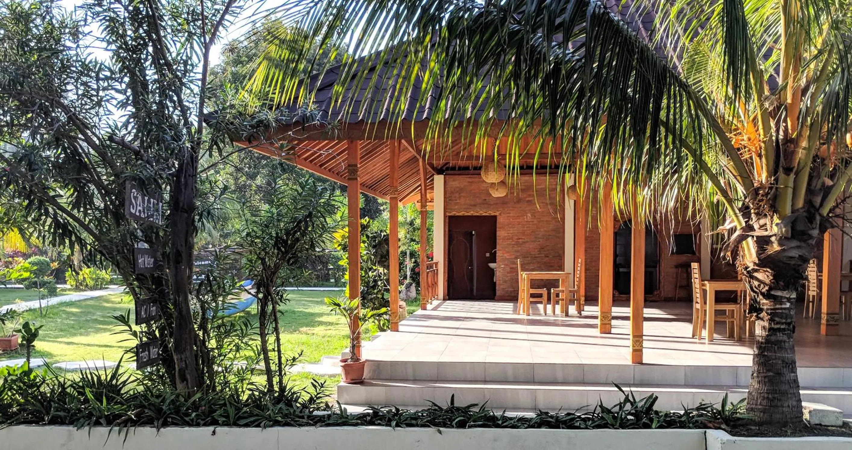 Restaurant/places to eat in Salili Bungalow