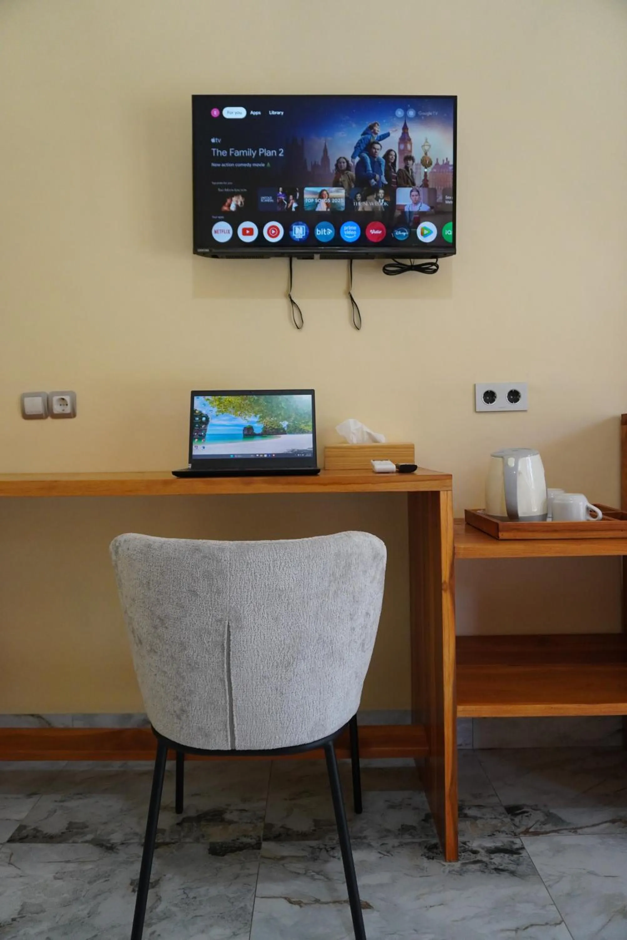 TV and multimedia in Salili Bungalow