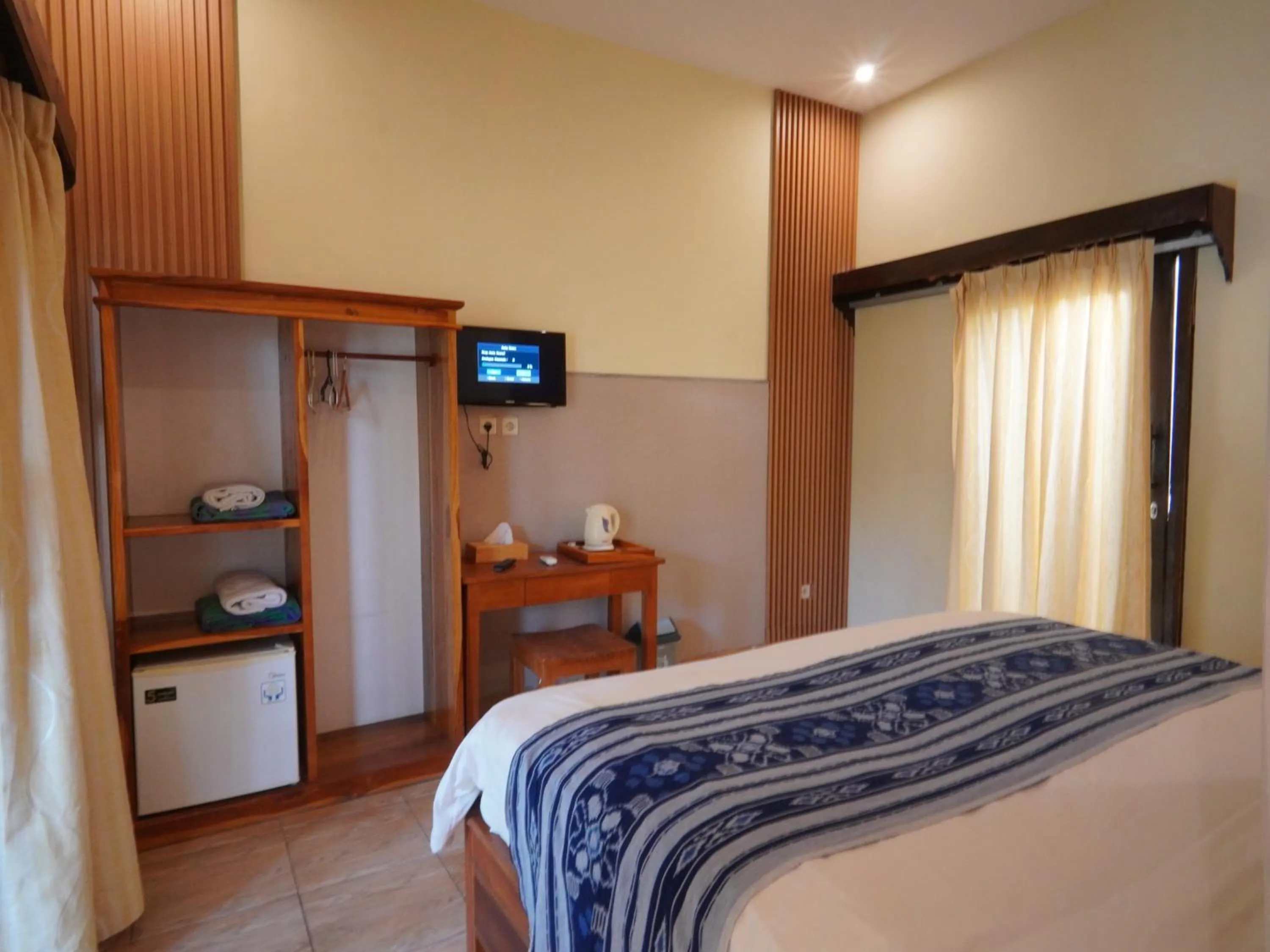 Photo of the whole room, Bed in Salili Bungalow