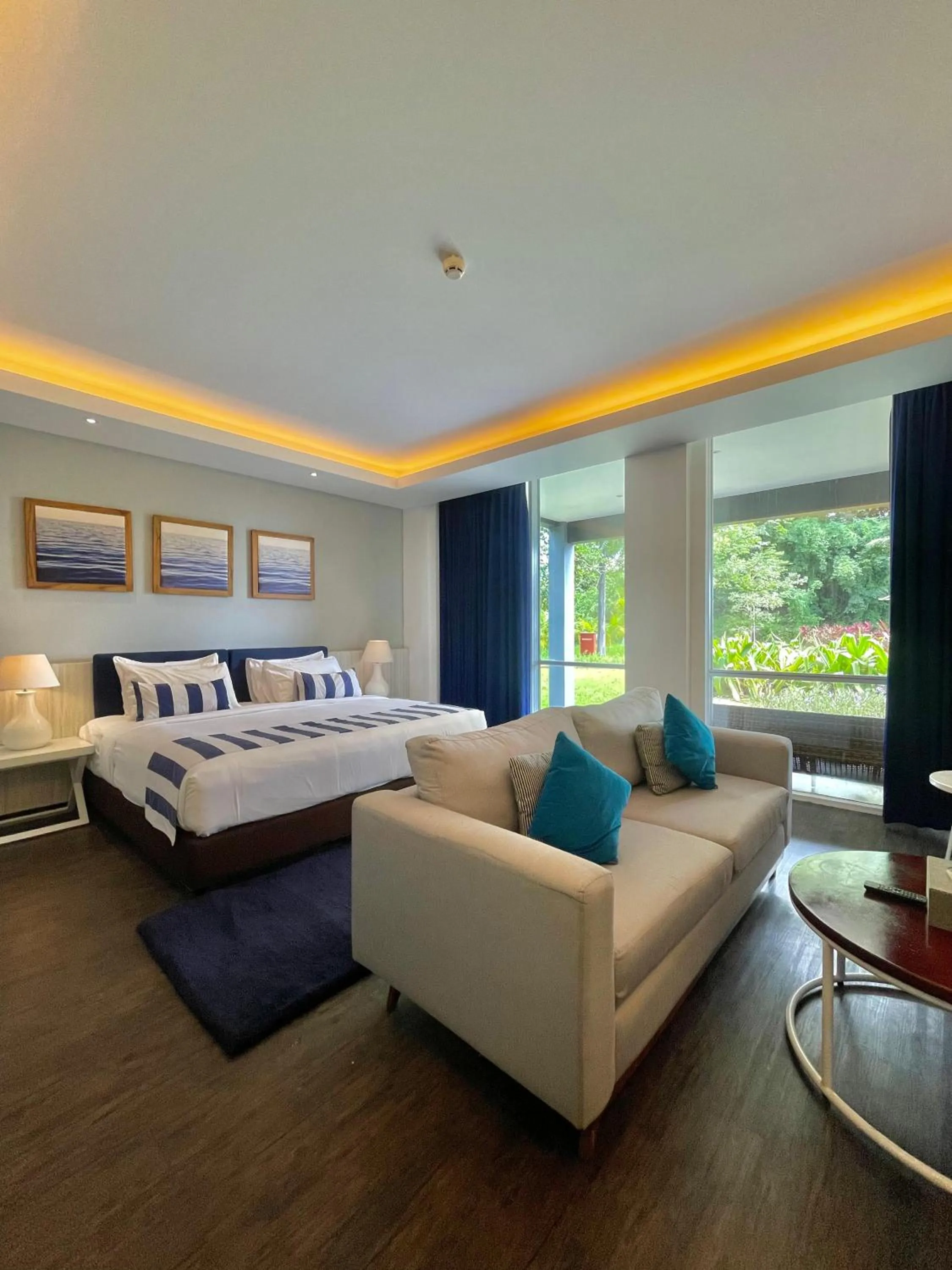 Bedroom, Bed in Swiss-Belresort Belitung