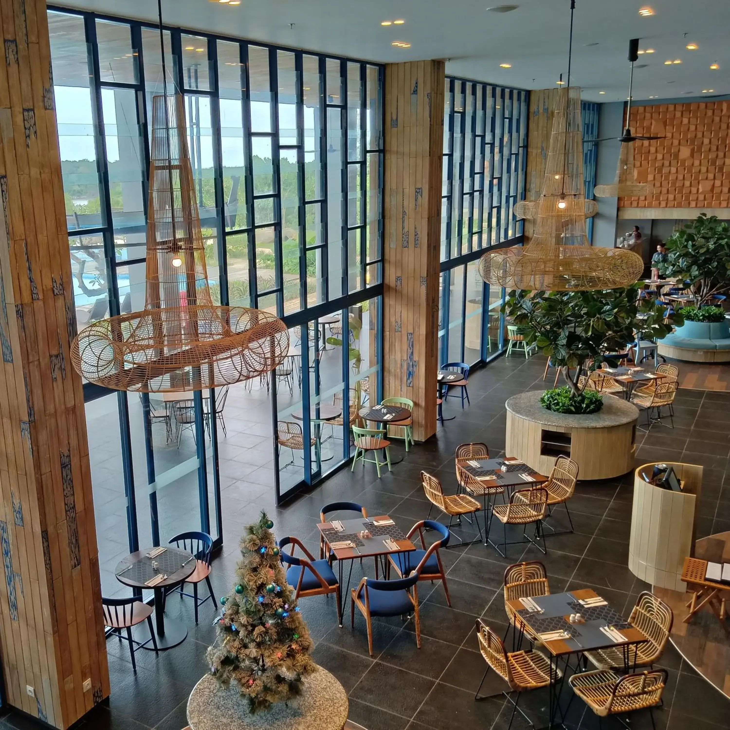 Restaurant/places to eat in Swiss-Belresort Belitung Restaurant/places to eat in Swiss-Belresort Belitung