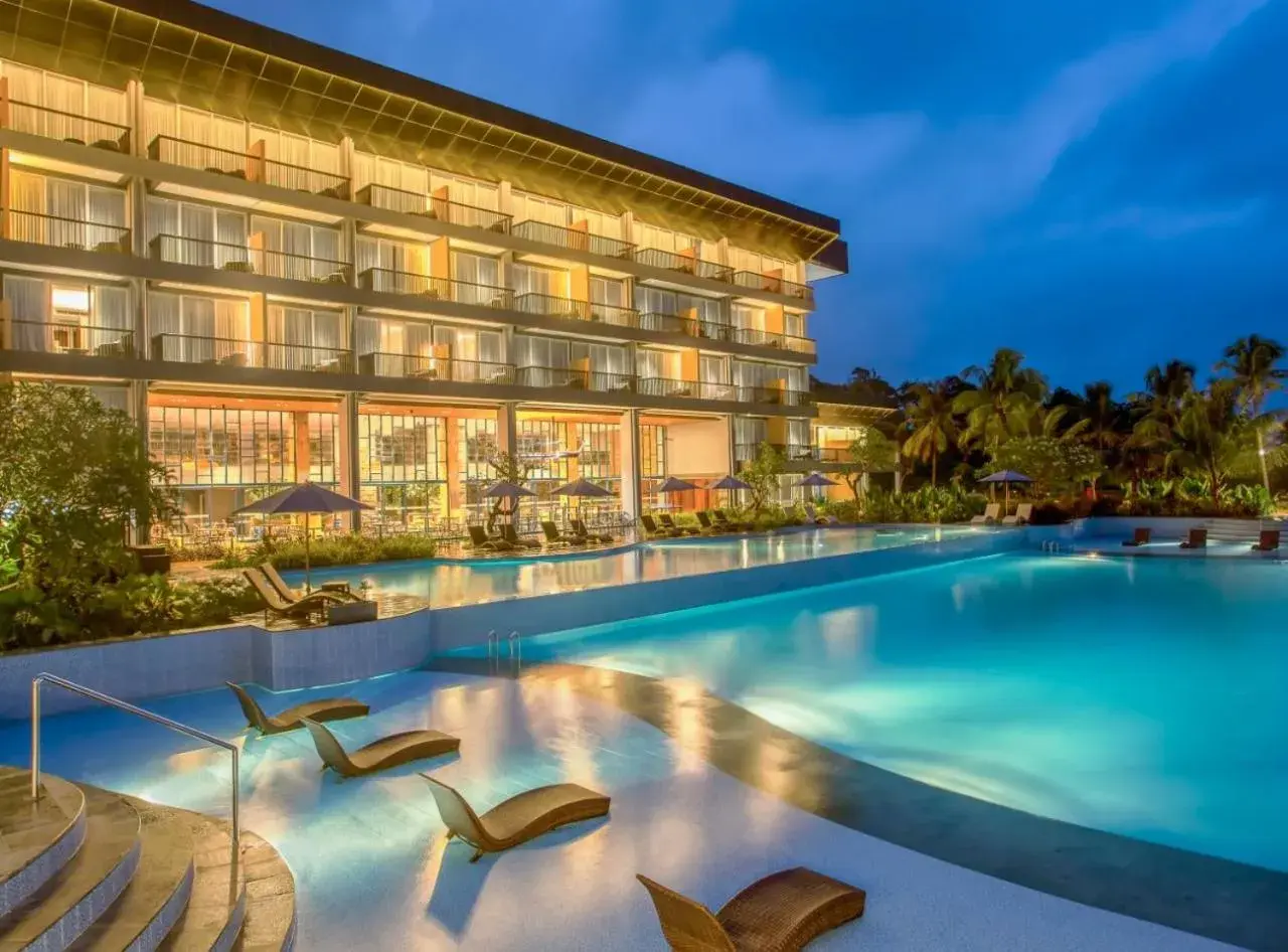 Swimming pool in Swiss-Belresort Belitung Swimming pool in Swiss-Belresort Belitung