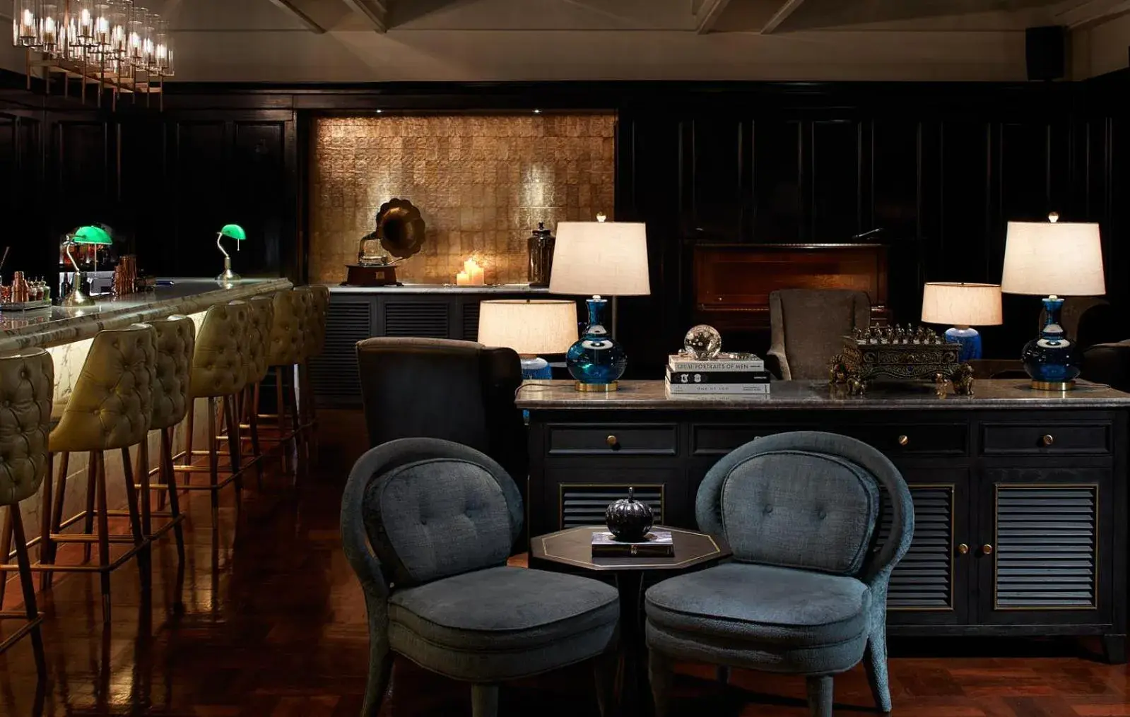 Lounge or bar in The ERAVATI Sule Grand Yangon Lounge or bar in The ERAVATI Sule Grand Yangon