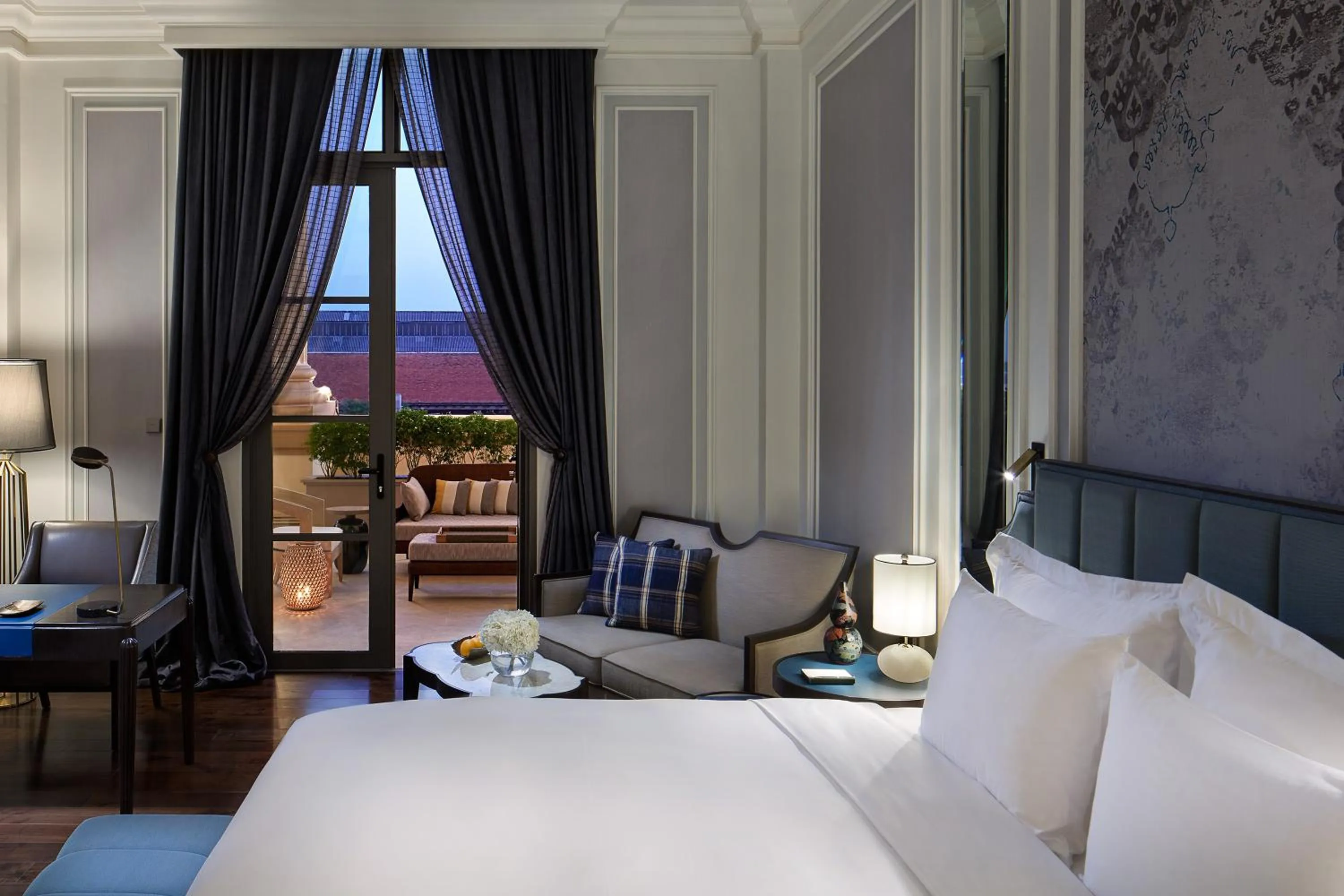 Bed in The ERAVATI Sule Grand Yangon