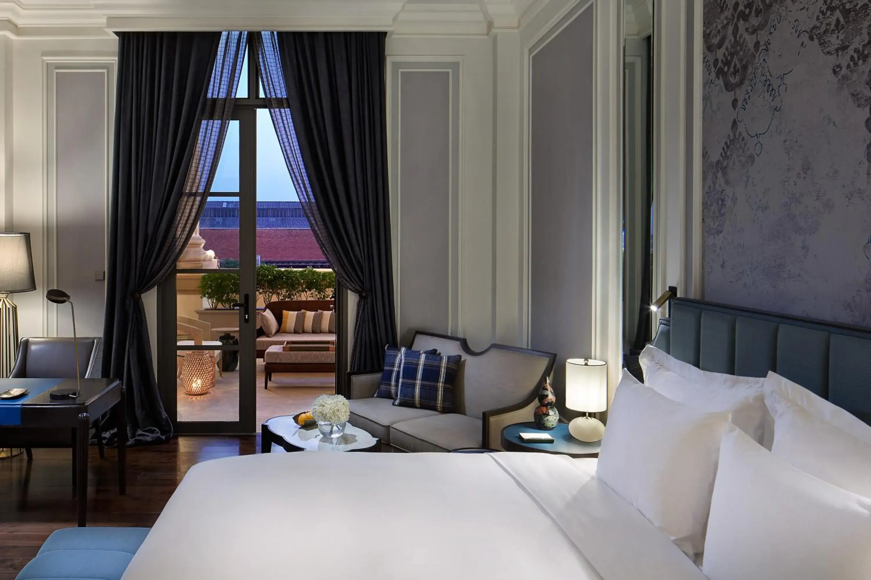 Bed in The ERAVATI Sule Grand Yangon Bed in The ERAVATI Sule Grand Yangon