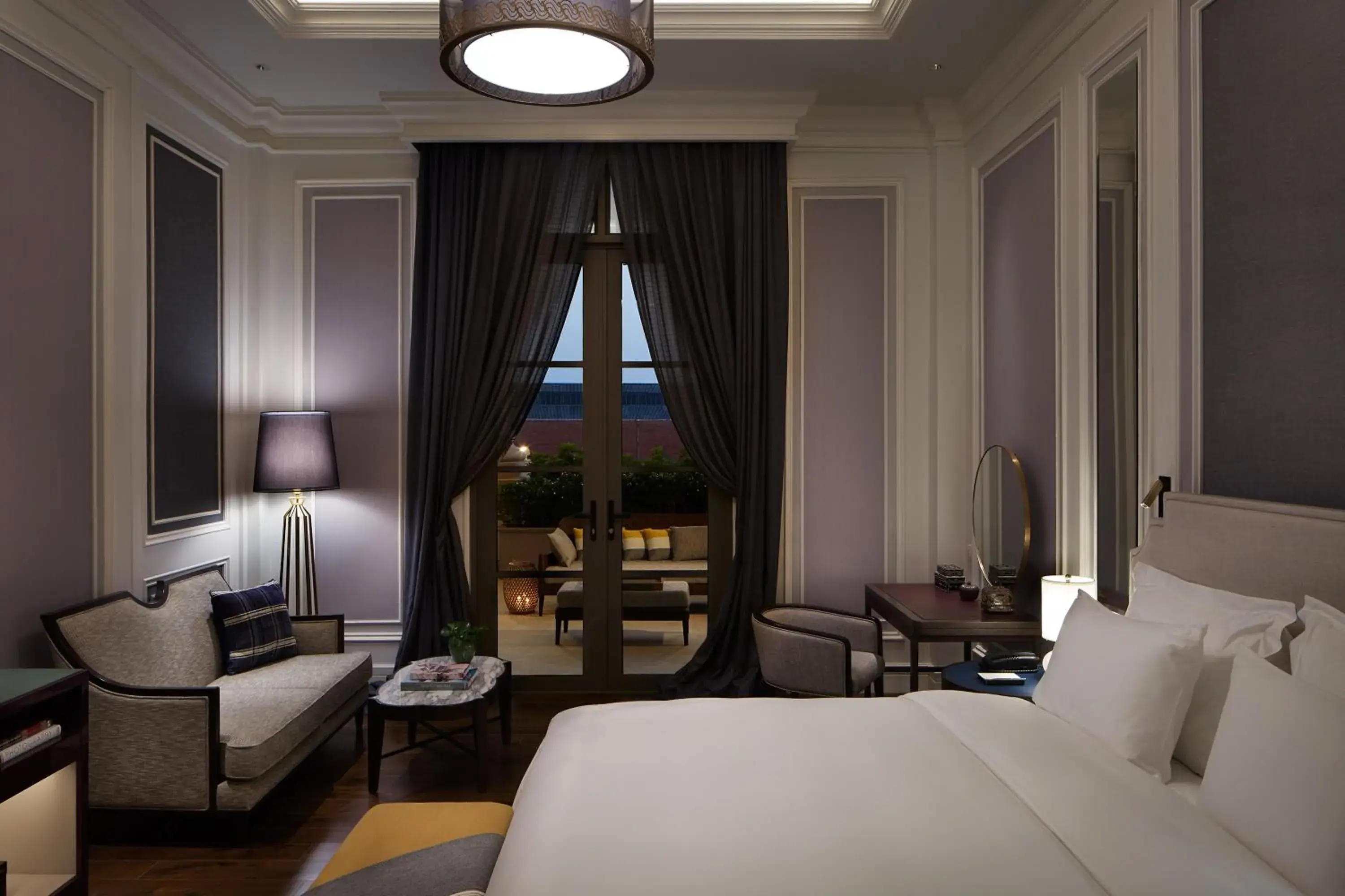 Bed in The ERAVATI Sule Grand Yangon Bed in The ERAVATI Sule Grand Yangon